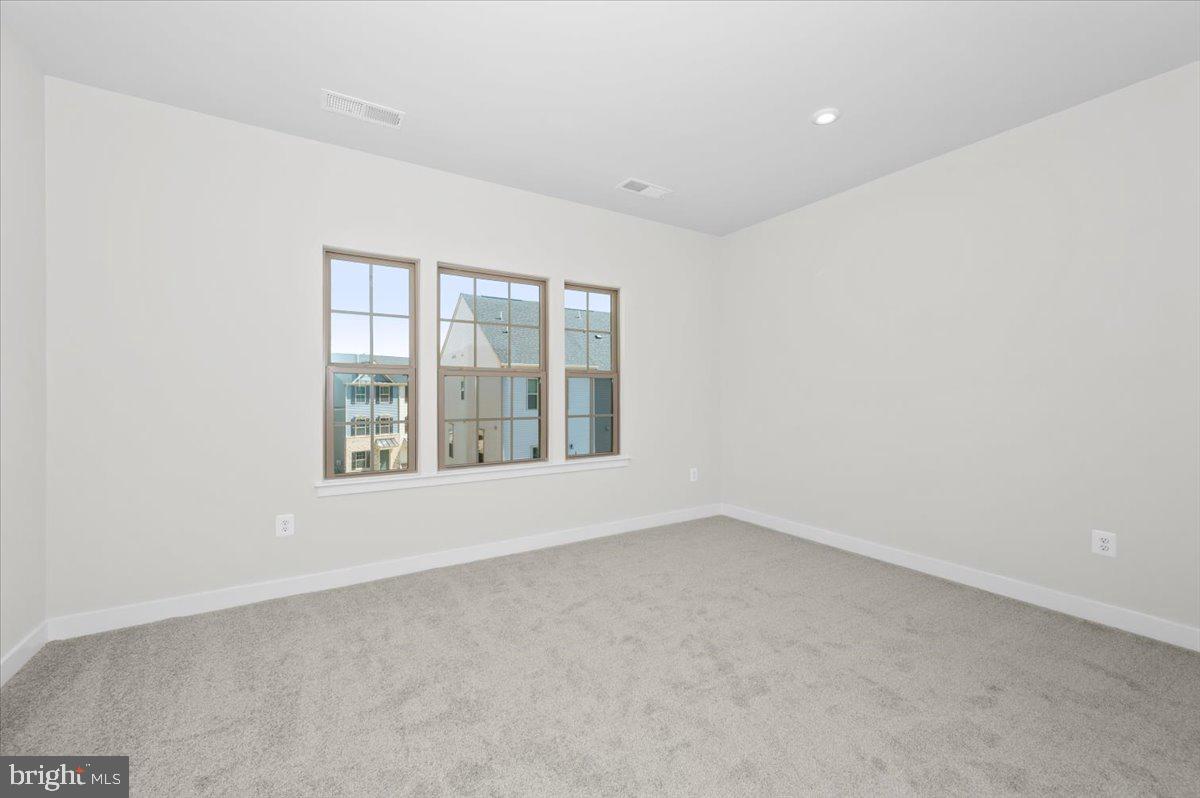 MONTGOMERY VILLAGE - Residential Lease