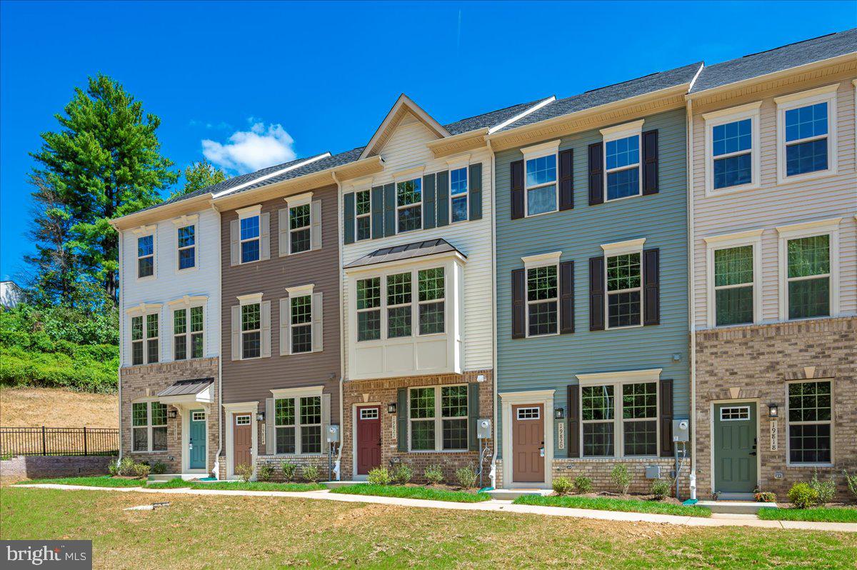 MONTGOMERY VILLAGE - Residential Lease