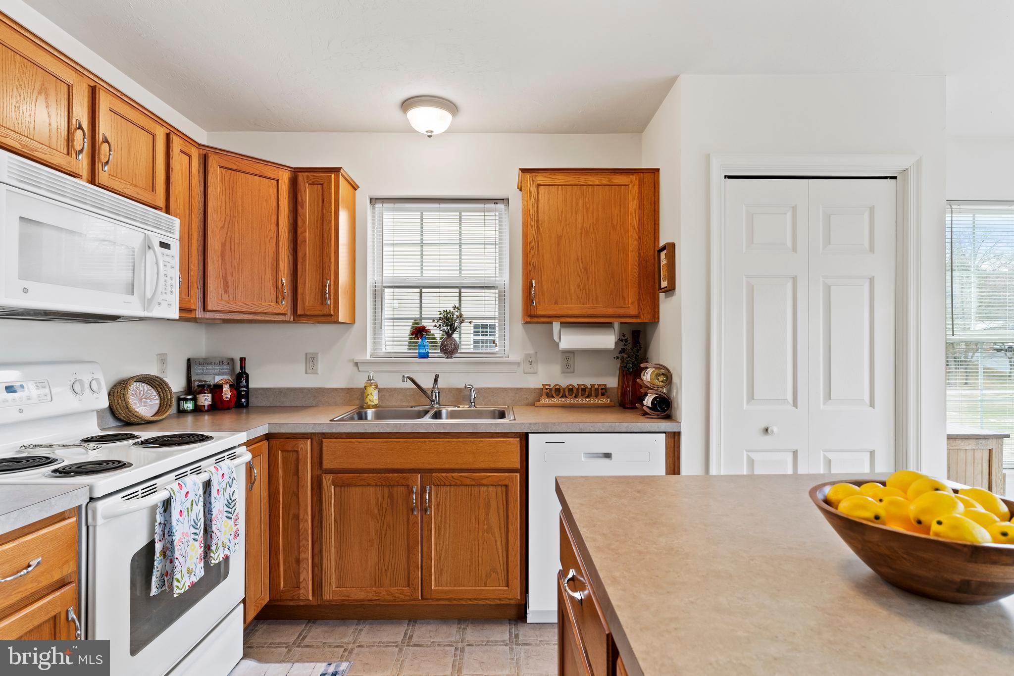 MOUNTAIN SHADOW ESTATES - Residential