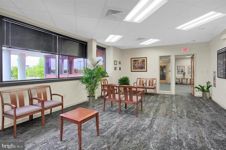 ROSSMOYNE - Commercial Lease