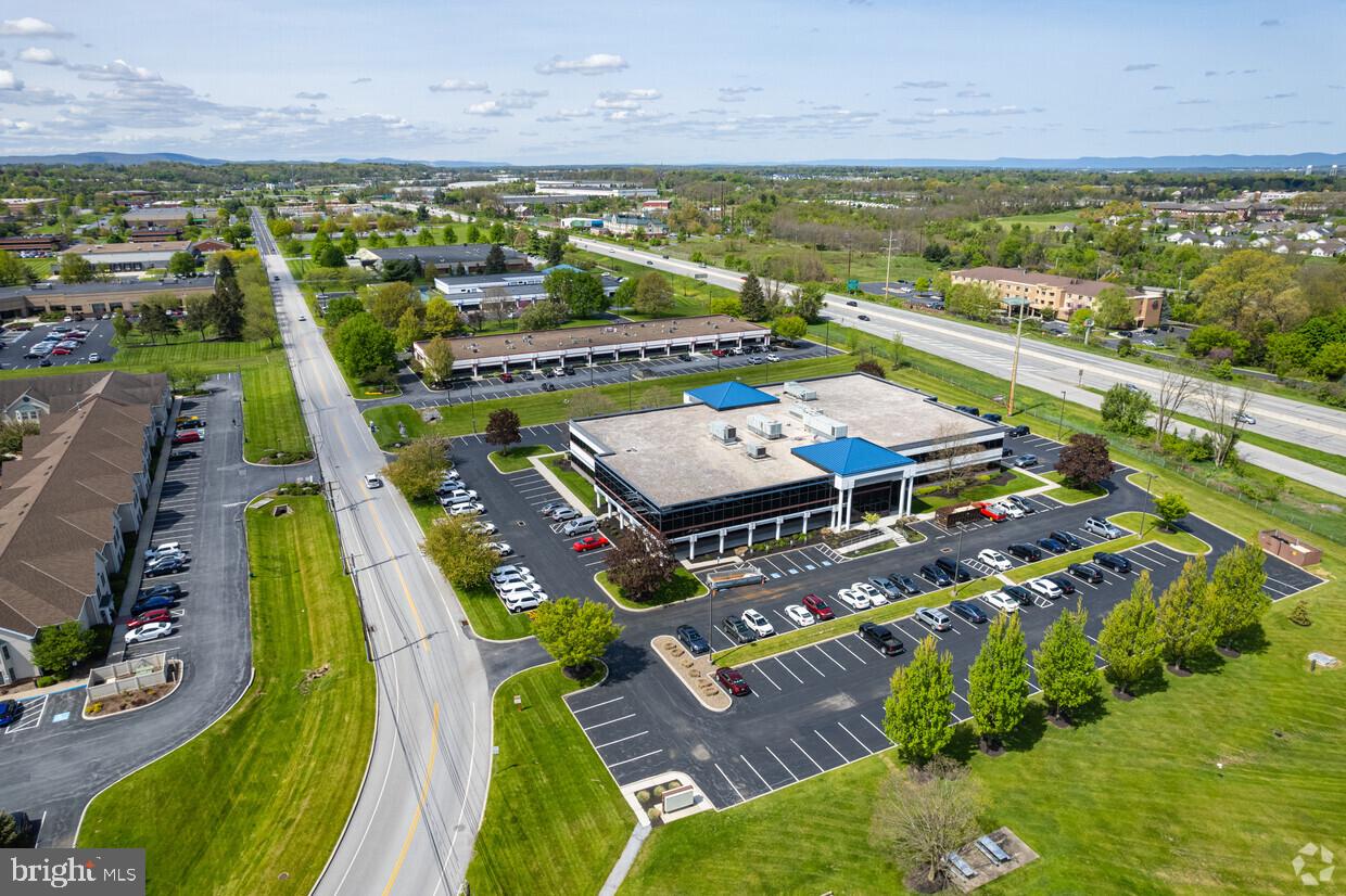 ROSSMOYNE - Commercial Lease