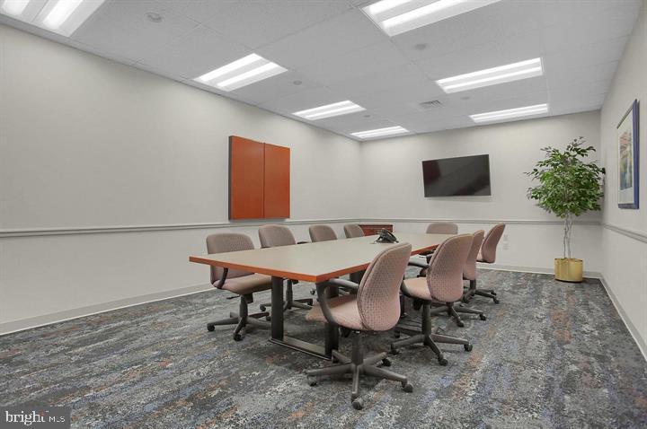 ROSSMOYNE - Commercial Lease