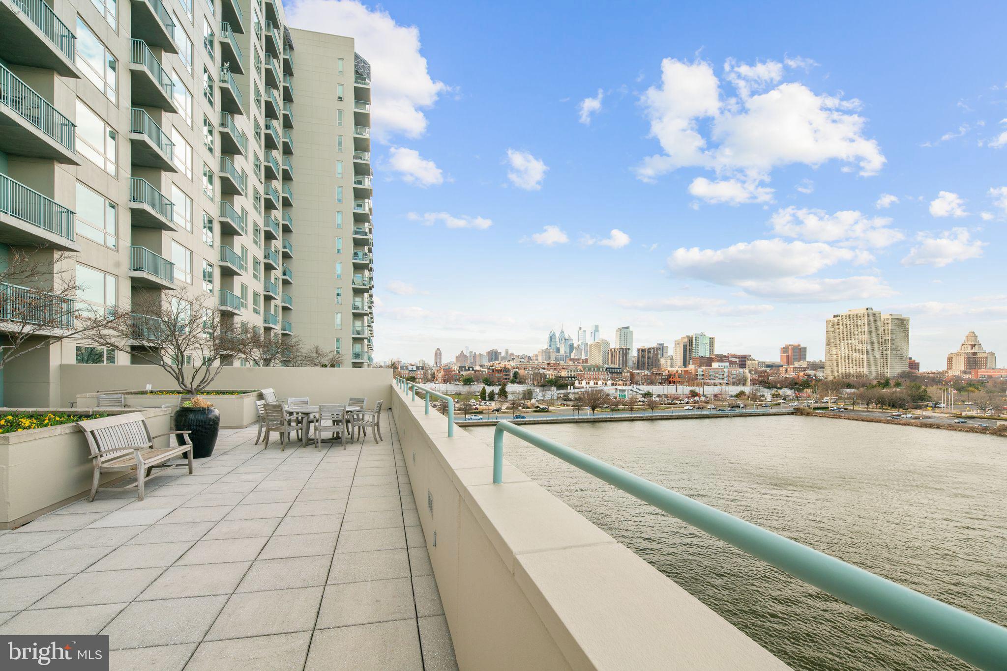 DOCKSIDE CONDOMINIUM - Residential