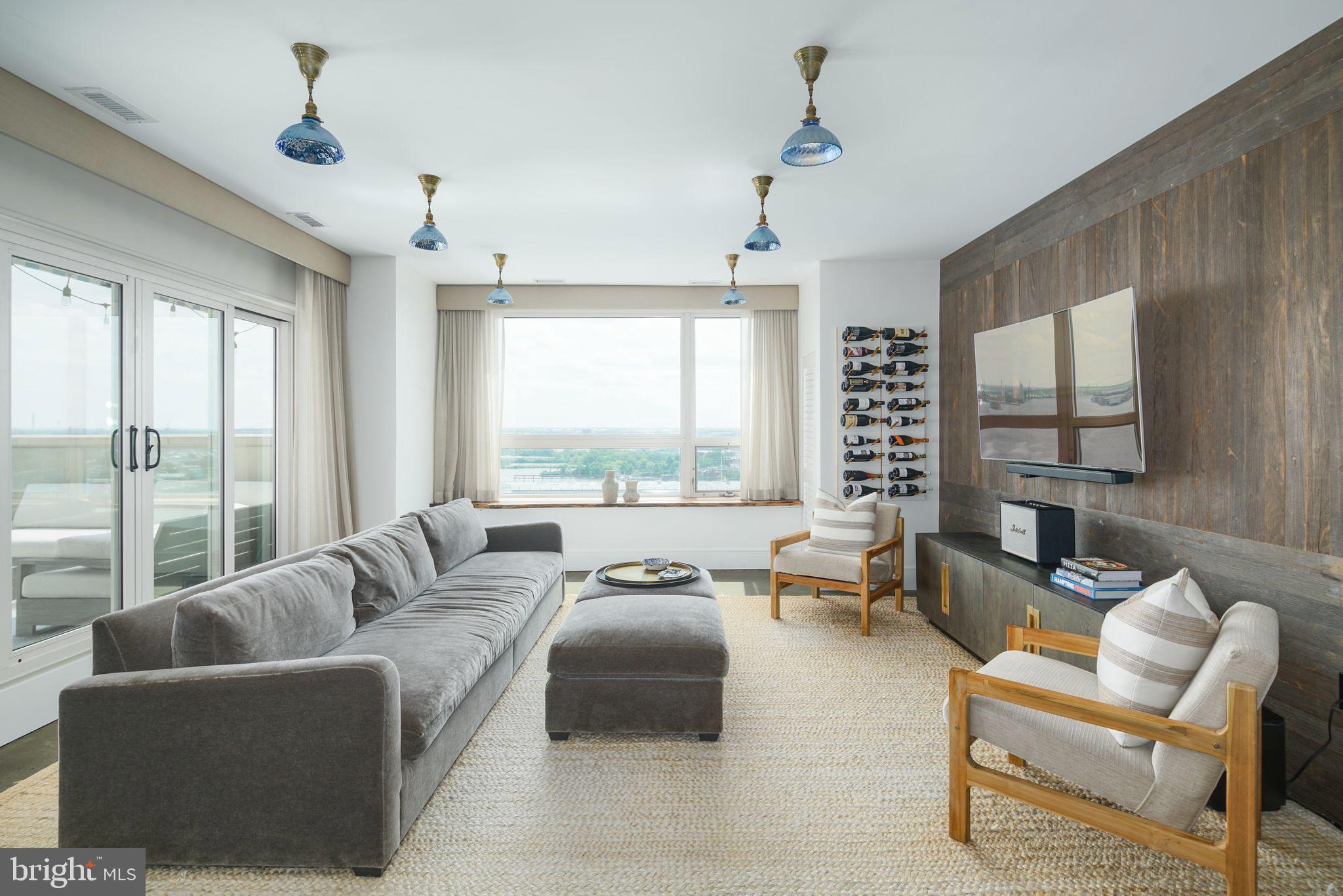 DOCKSIDE CONDOMINIUM - Residential