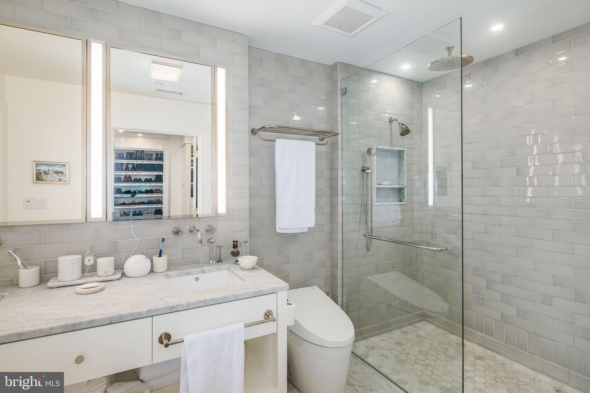 DOCKSIDE CONDOMINIUM - Residential