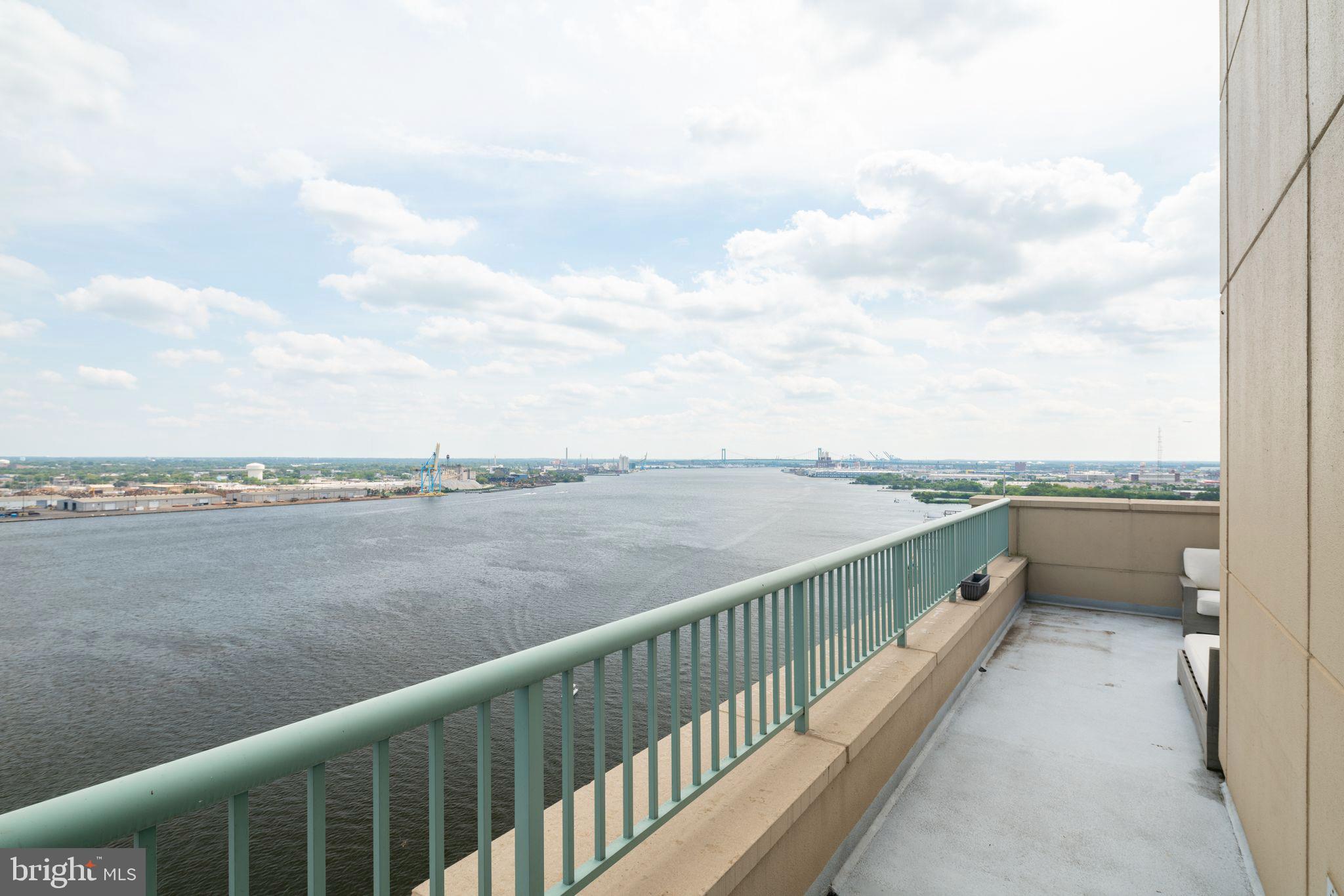 DOCKSIDE CONDOMINIUM - Residential