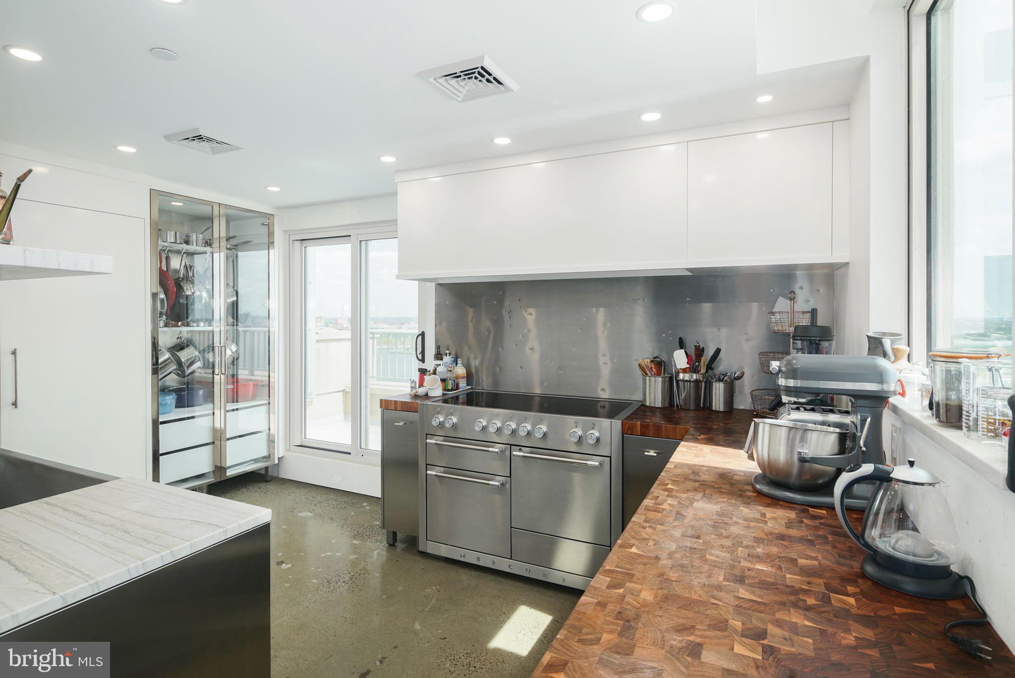 DOCKSIDE CONDOMINIUM - Residential