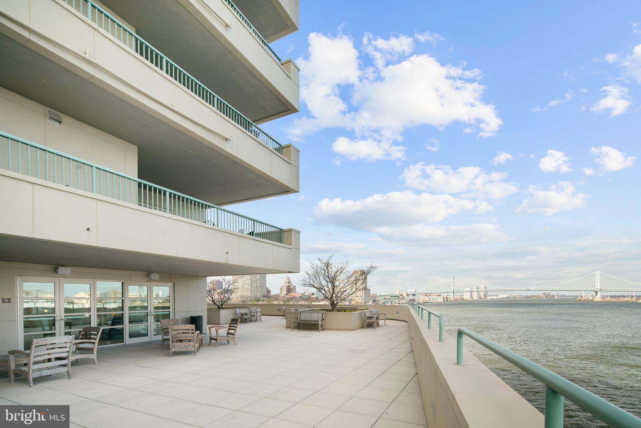 DOCKSIDE CONDOMINIUM - Residential