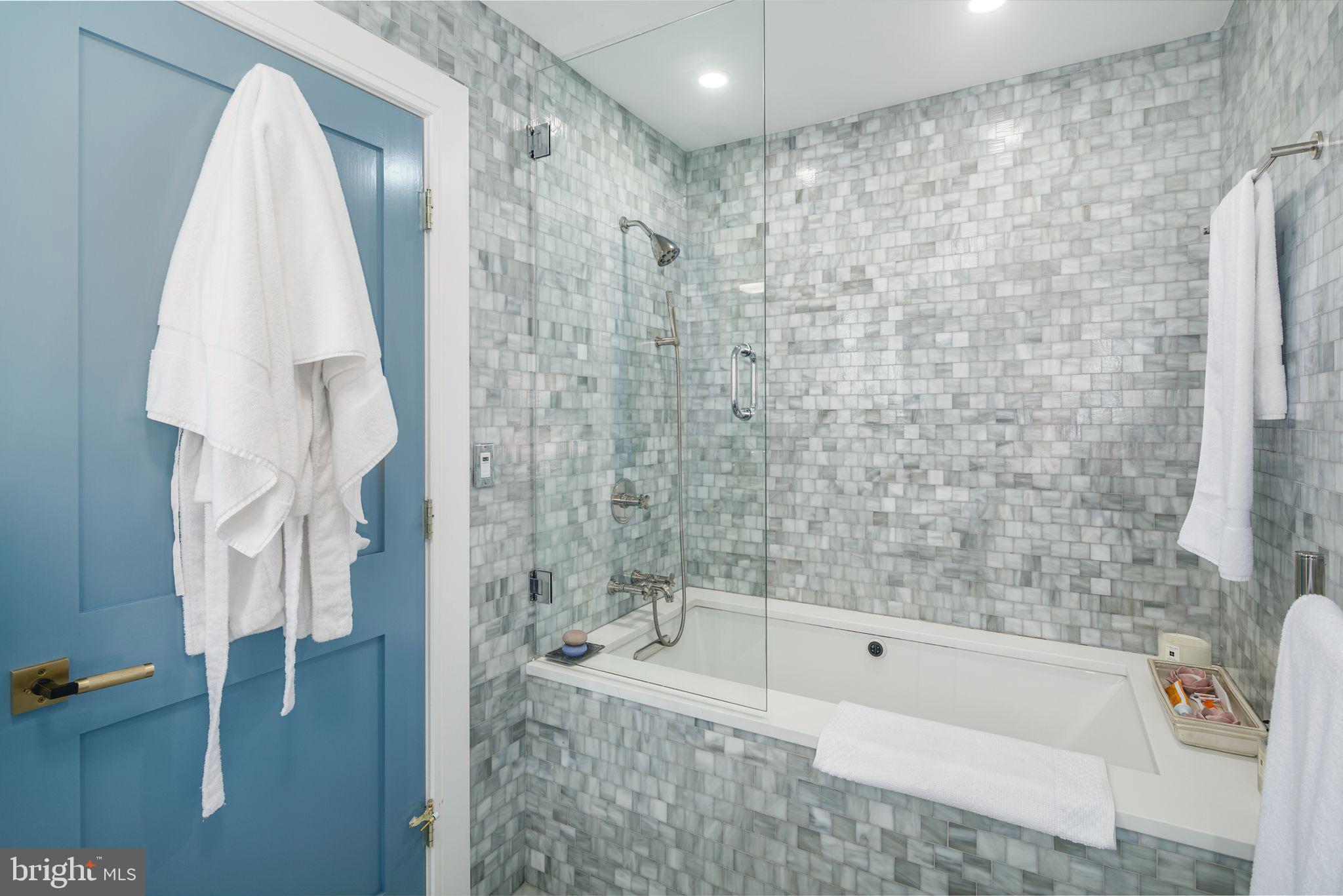 DOCKSIDE CONDOMINIUM - Residential