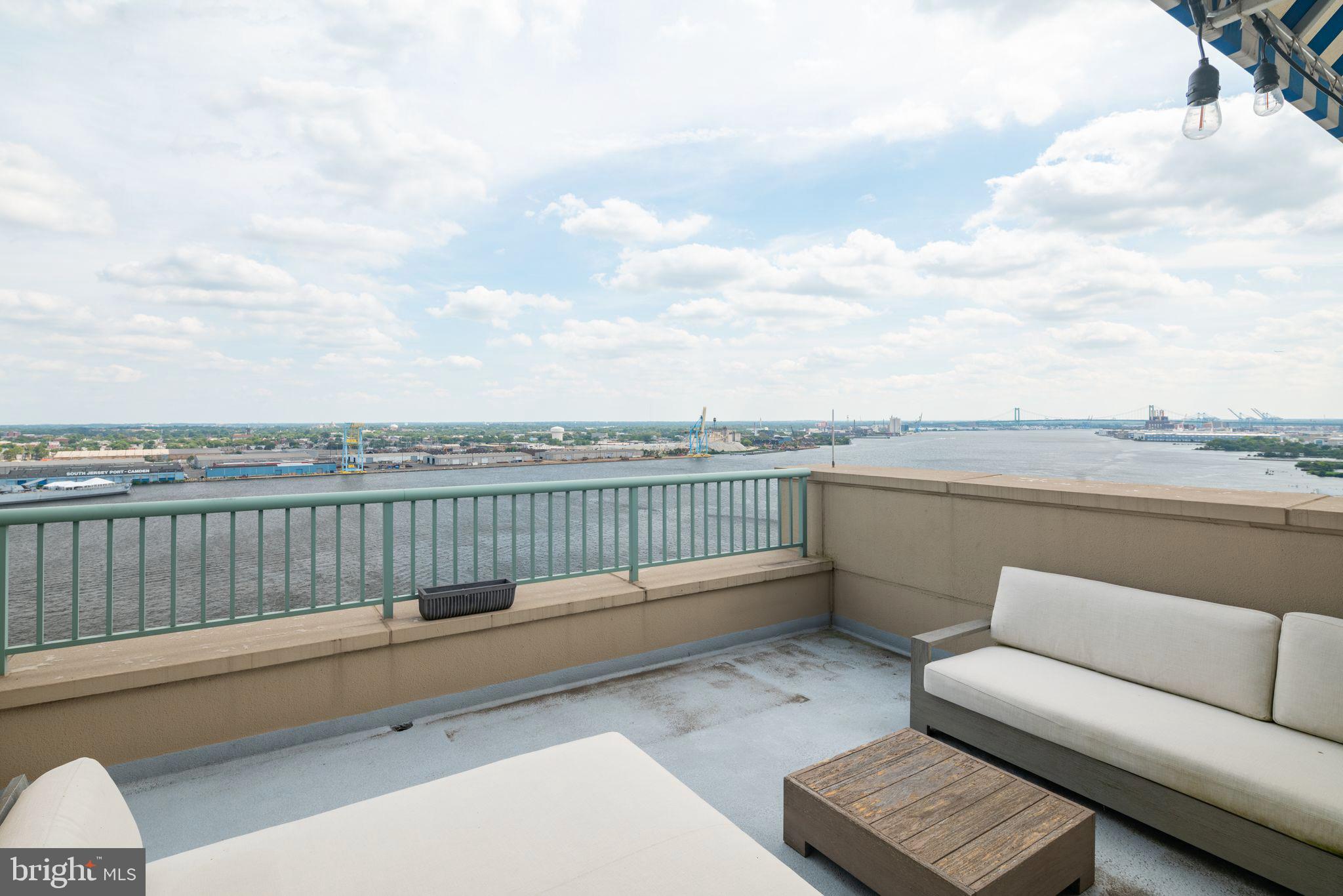 DOCKSIDE CONDOMINIUM - Residential