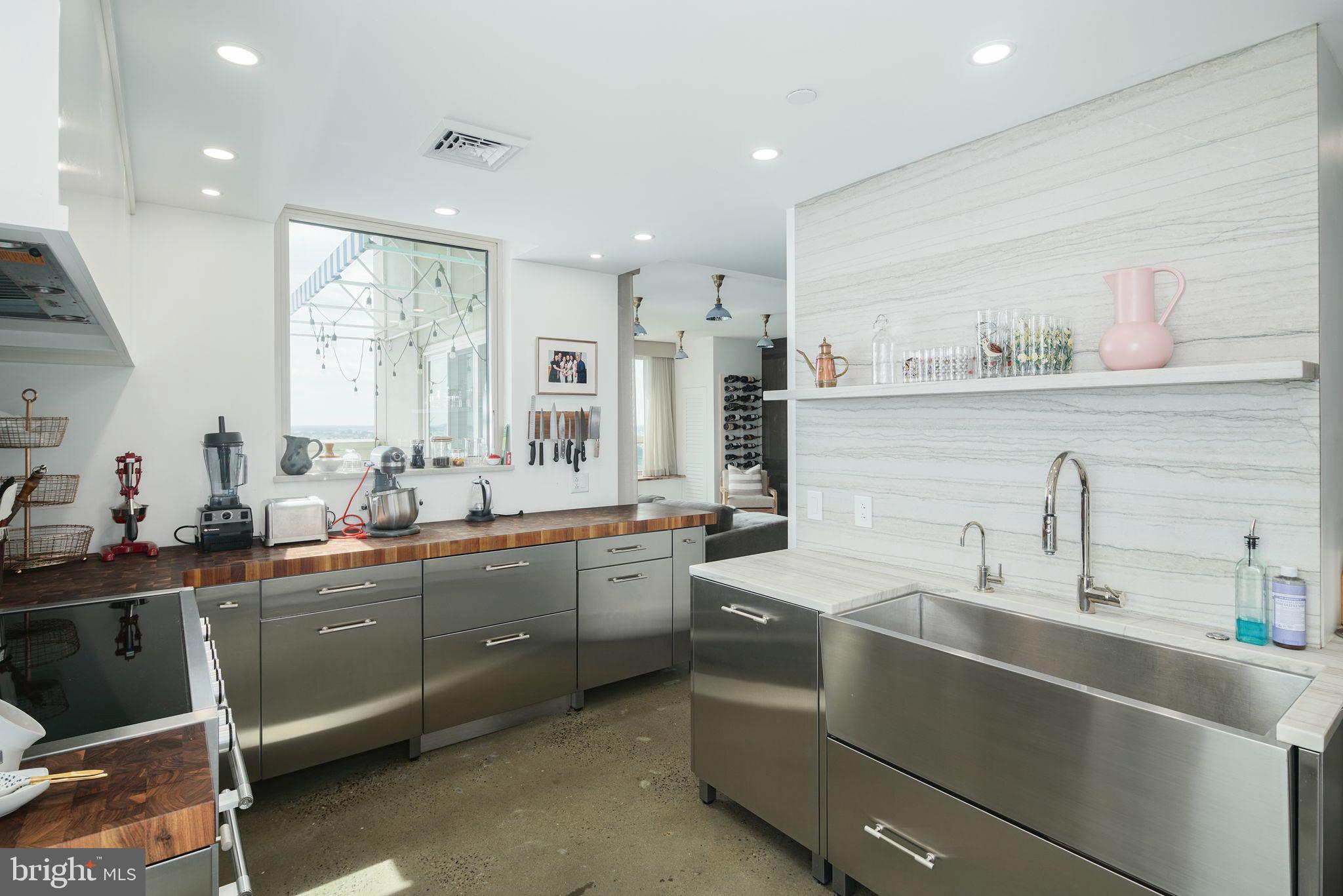 DOCKSIDE CONDOMINIUM - Residential