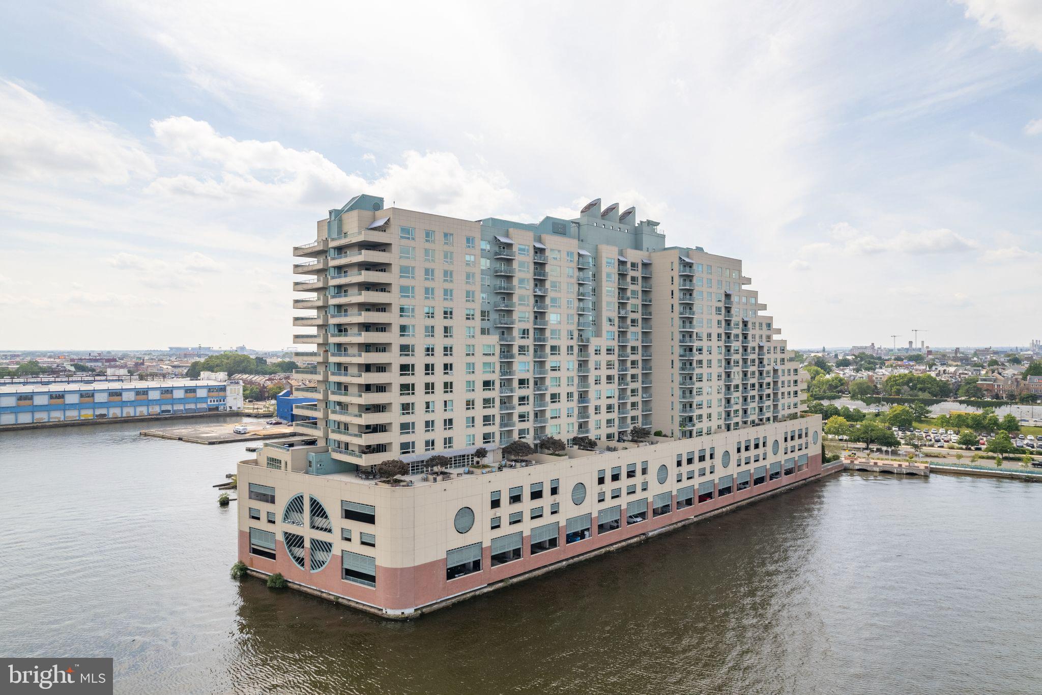 DOCKSIDE CONDOMINIUM - Residential