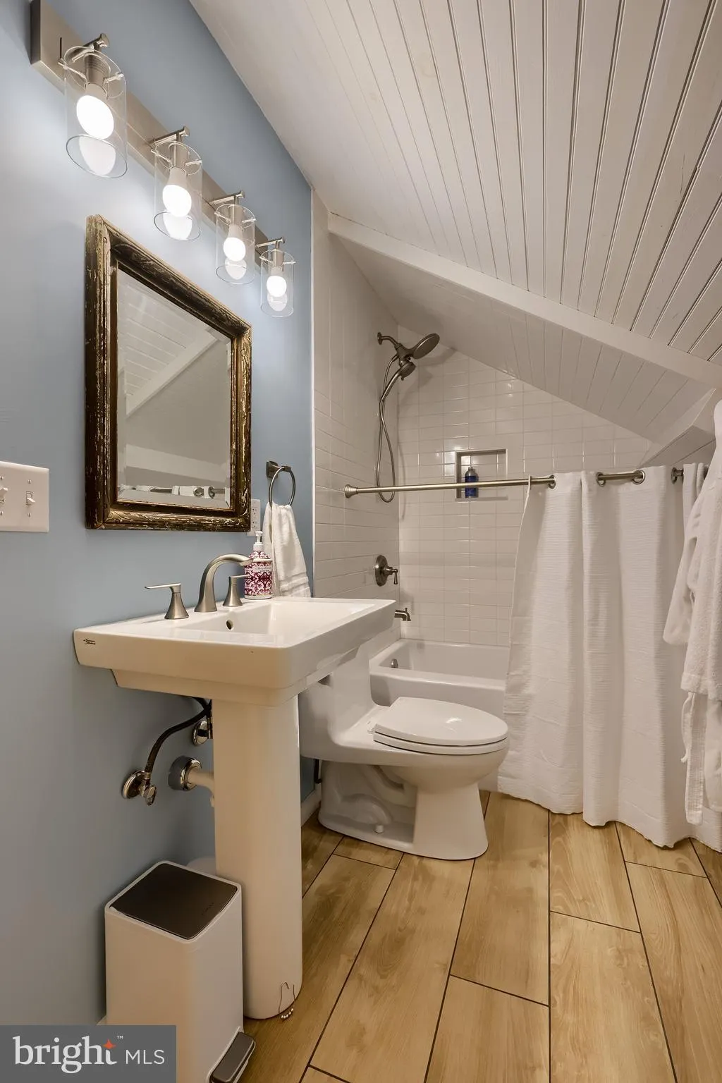 Reinholds, Pennsylvania 17569, United States, 3 Bedrooms Bedrooms, ,3 BathroomsBathrooms,Residential,Active,139141