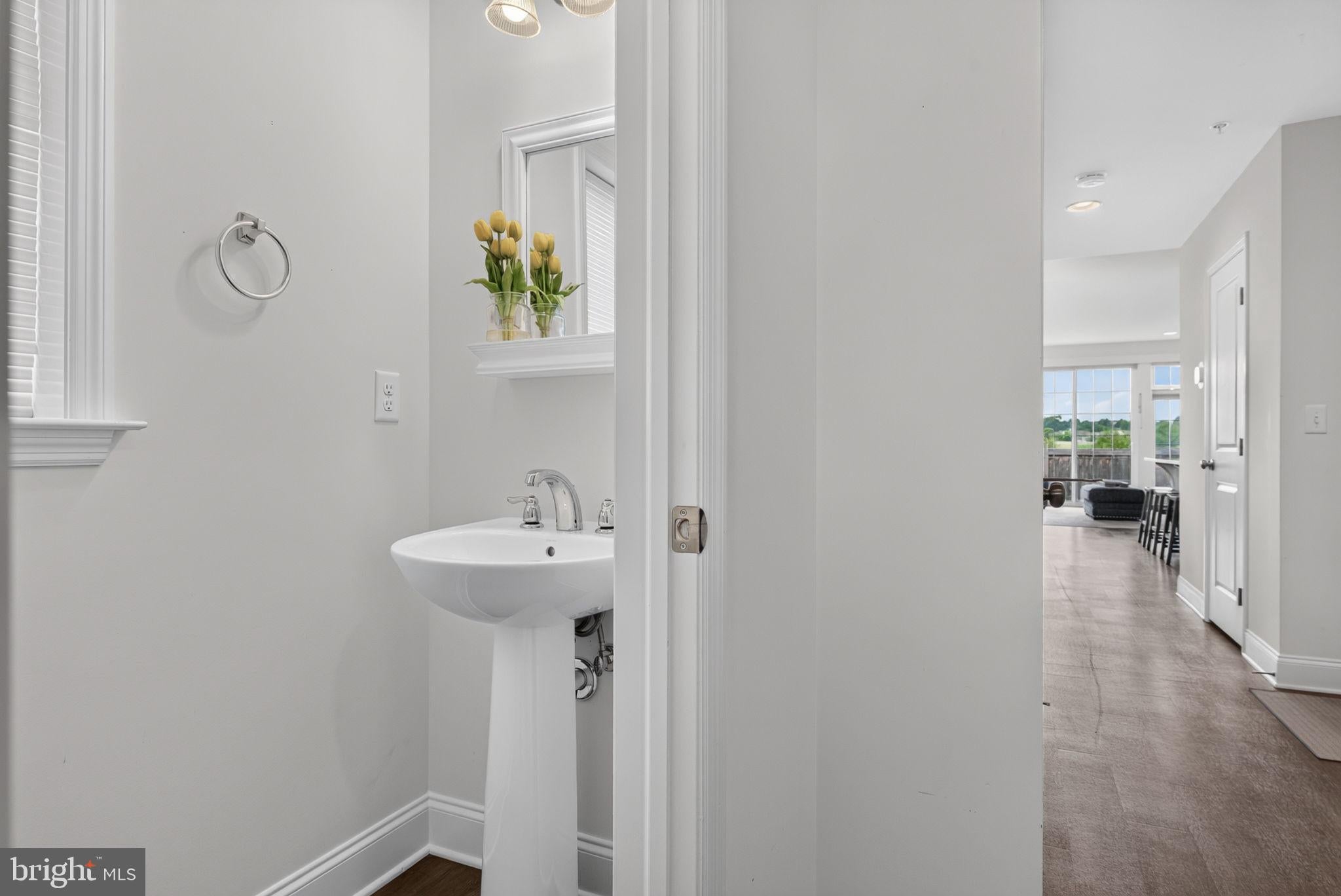 1403 WOOLFORD WAY