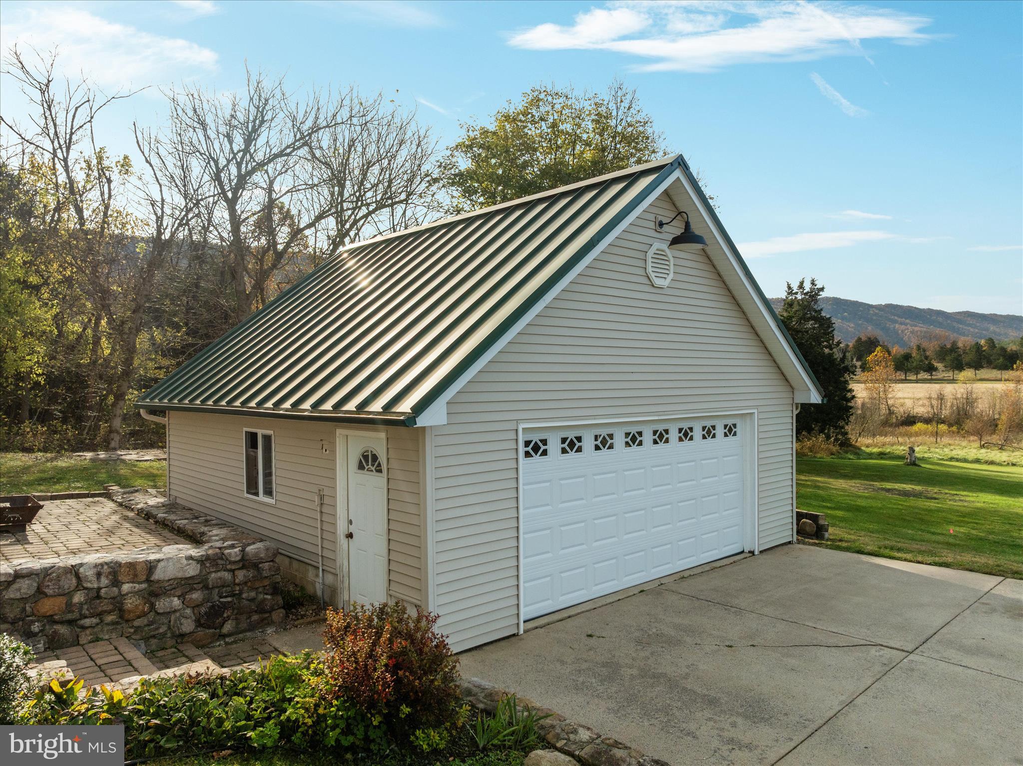 SANDY HOOK - Residential