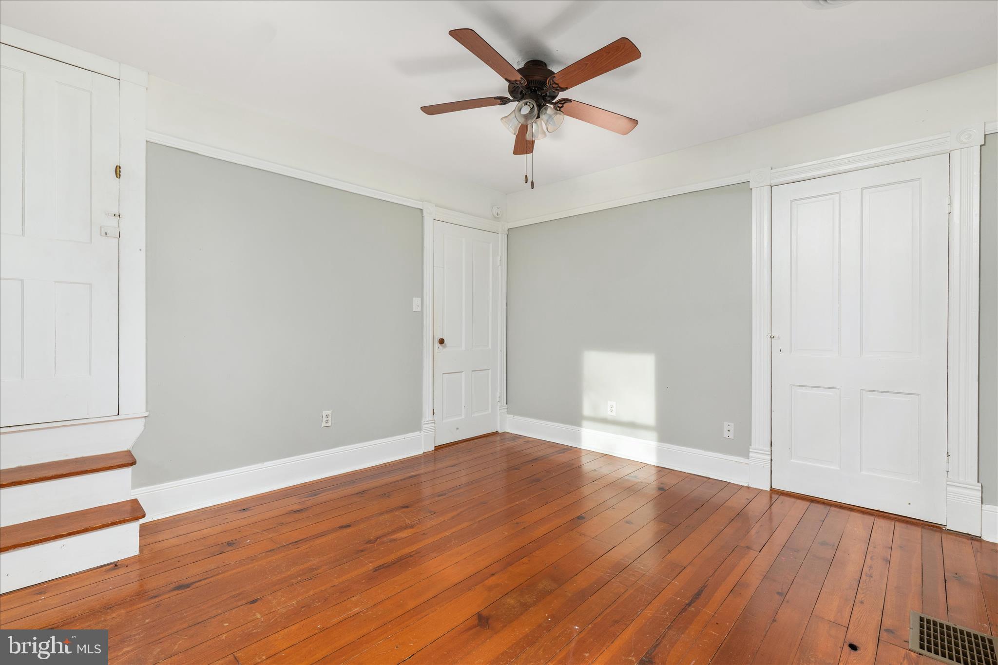 SANDY HOOK - Residential