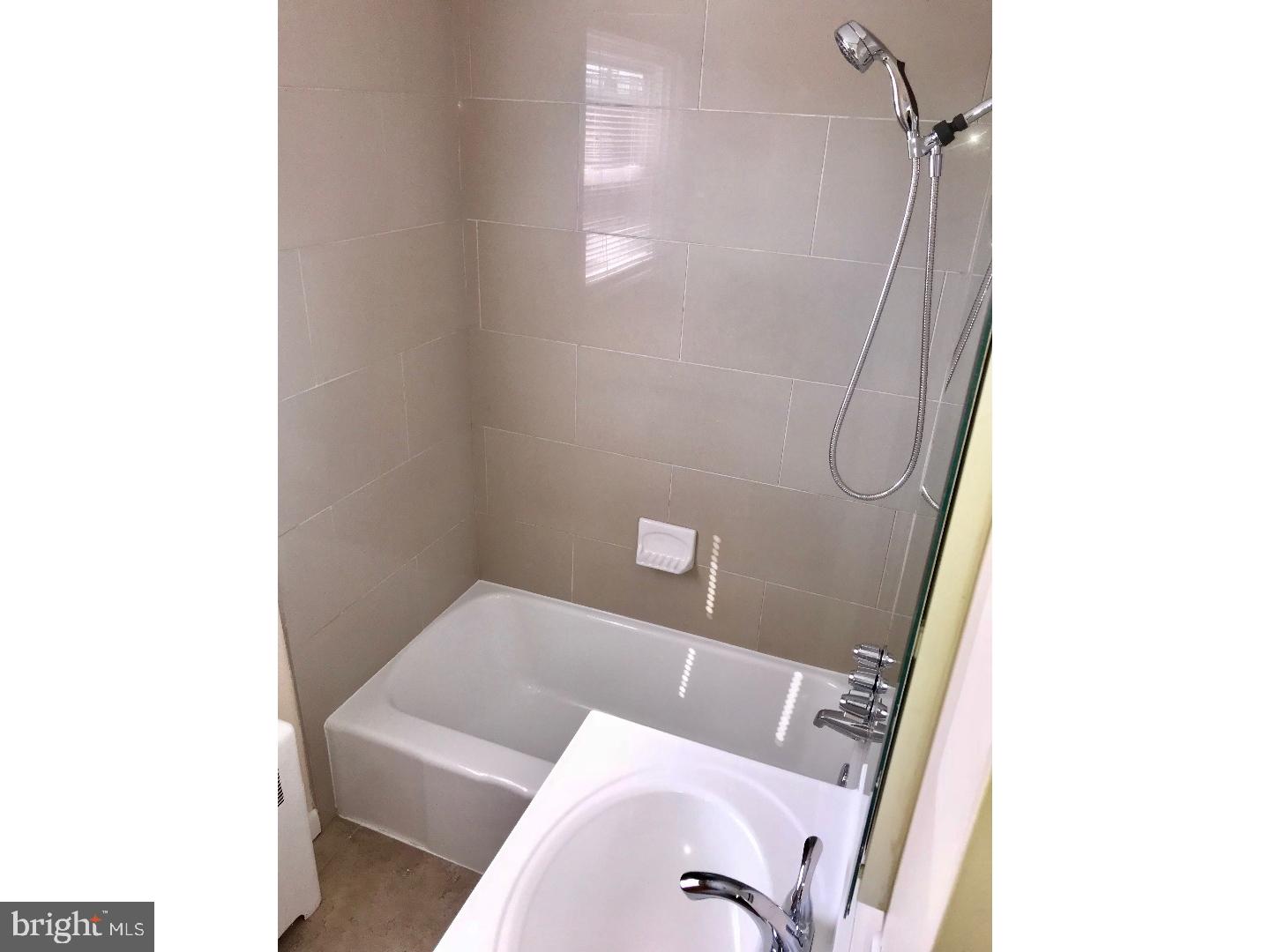 PORT RICHMOND - Residential Lease