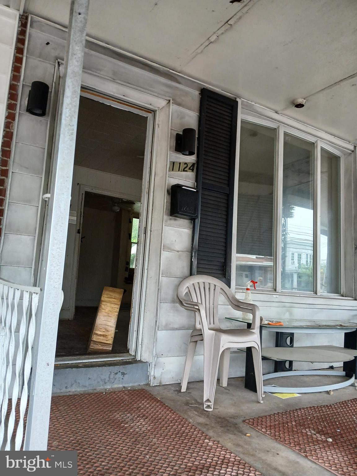 Investor Special! This property won't be on the market long. Come and see this home with great structure and plenty of investing potential. Featuring three bedrooms, a nice sized yard and it's close to mini markets, and transportation. Needs full rehab. Book your showing today!