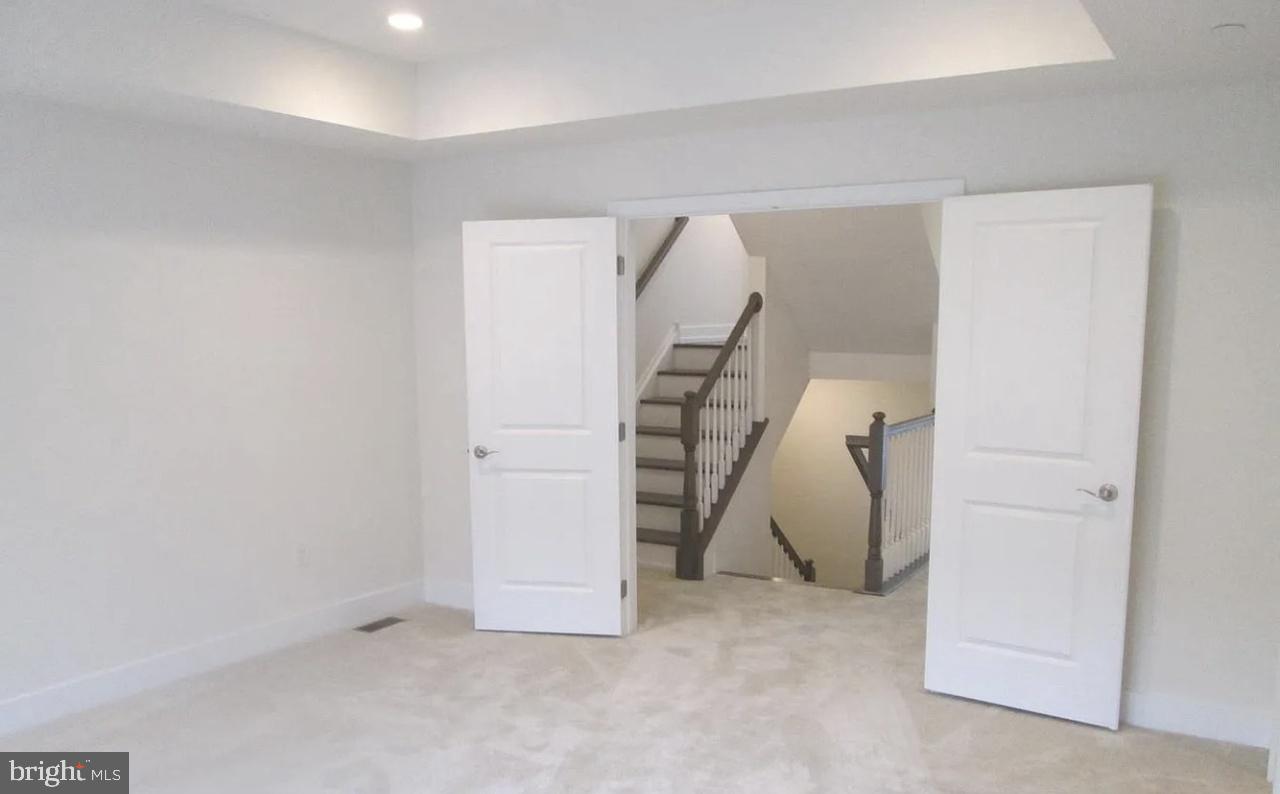 BROWNSTONES AT VF - Residential Lease