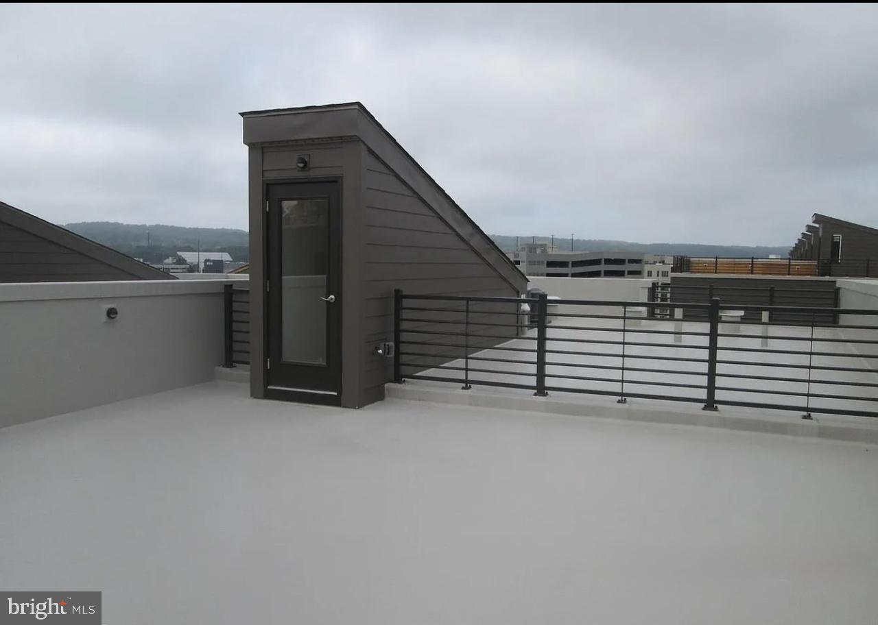 BROWNSTONES AT VF - Residential Lease