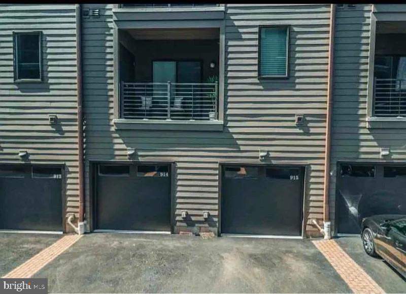 BROWNSTONES AT VF - Residential Lease