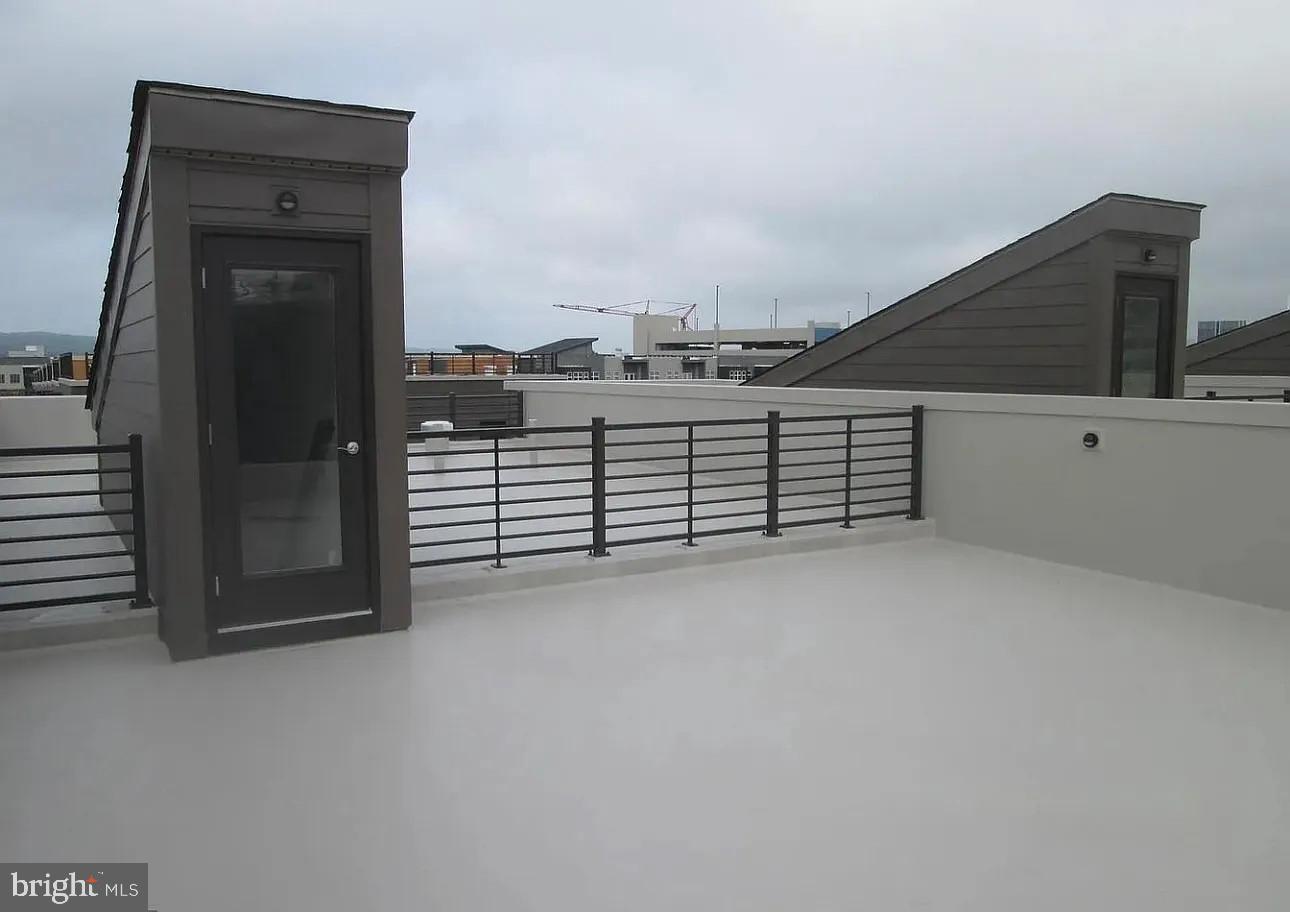 BROWNSTONES AT VF - Residential Lease