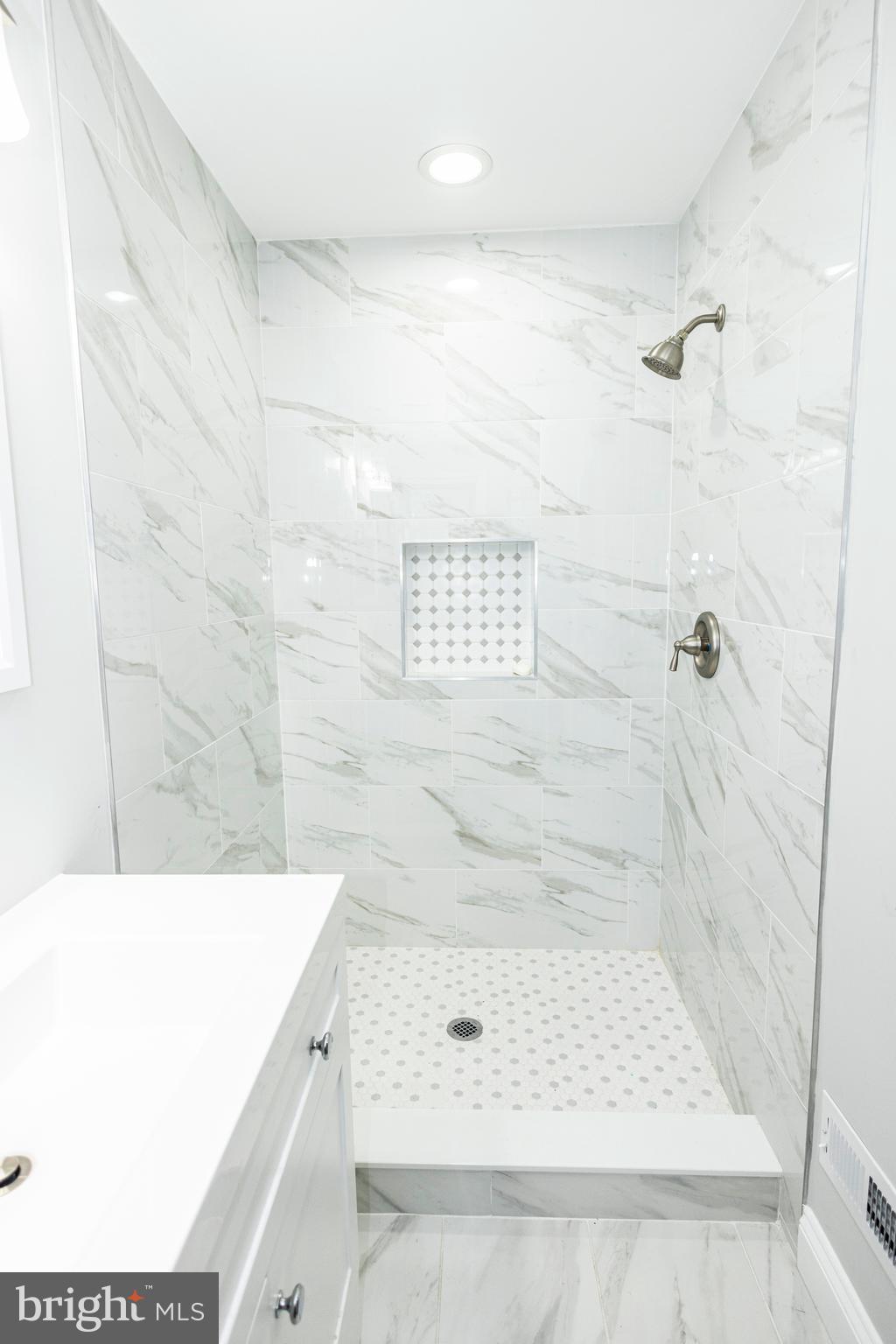 LAUREL - Residential