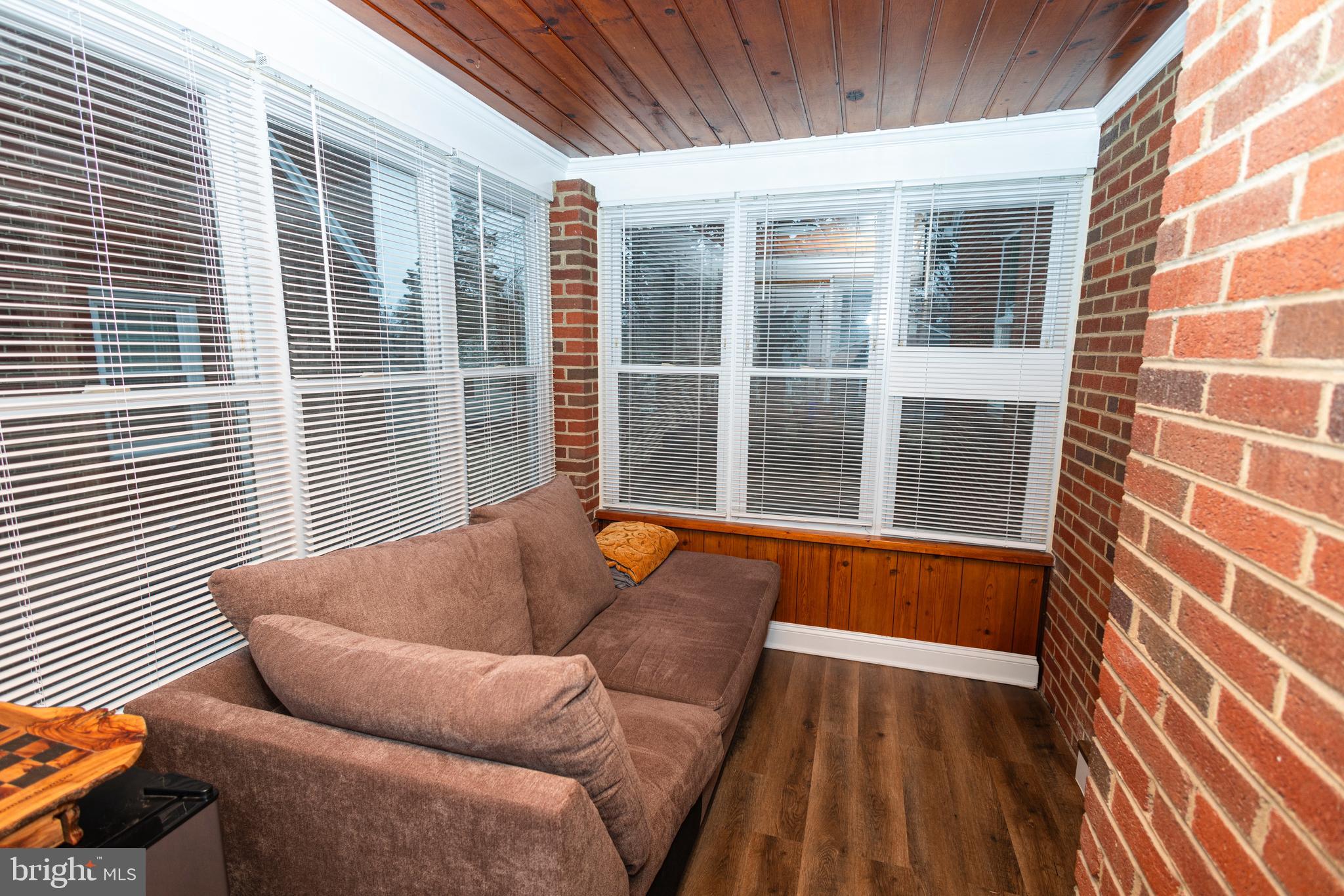 LAUREL - Residential