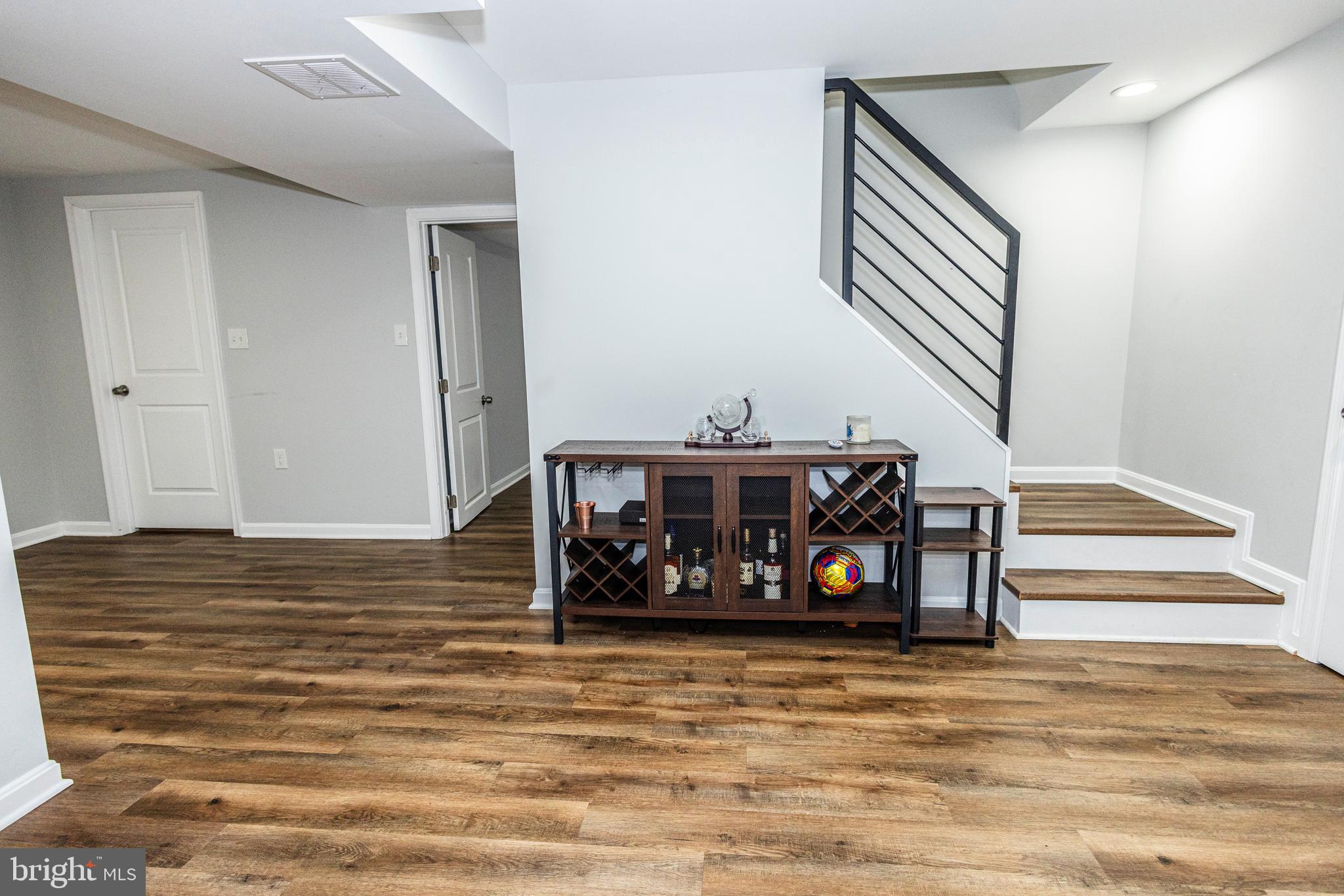 LAUREL - Residential