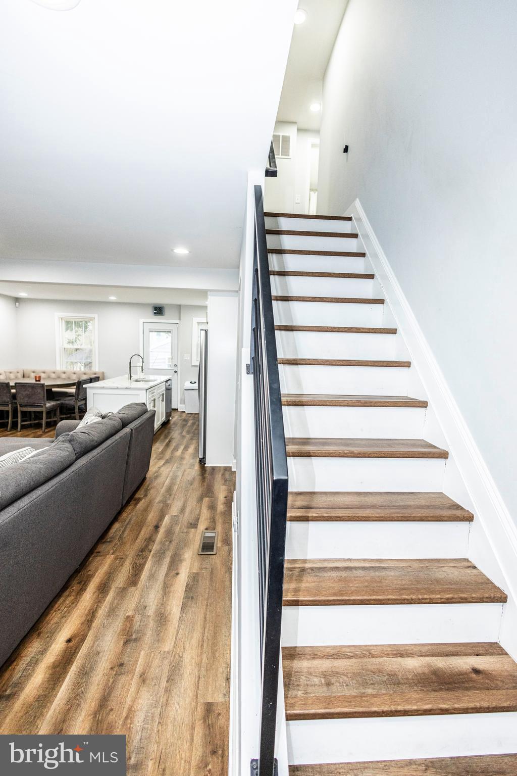 LAUREL - Residential