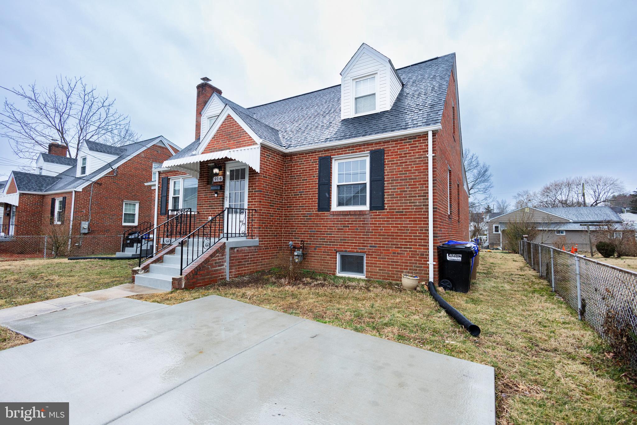 916 PHILLIP POWERS DRIVE