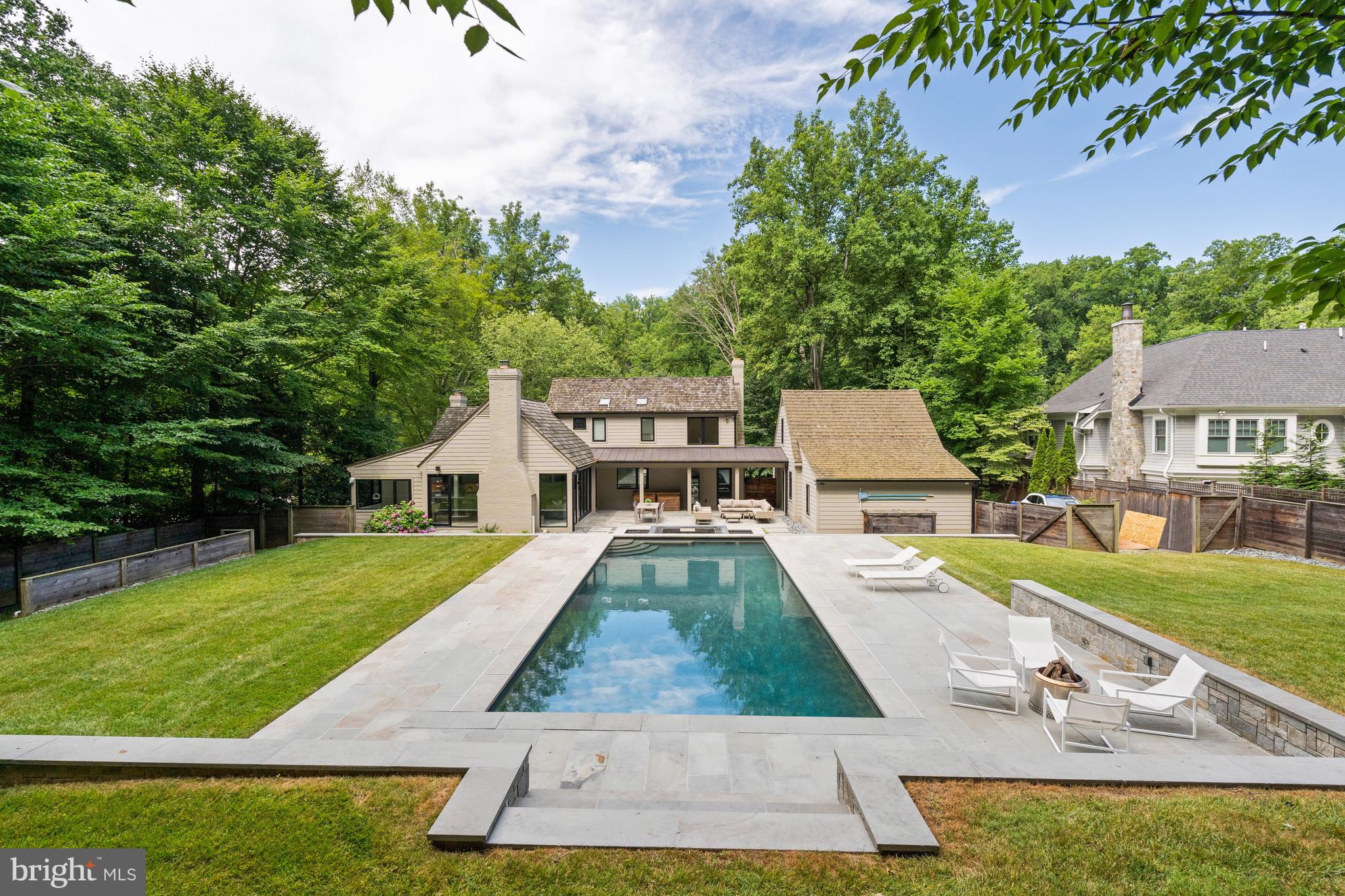 BRADLEY HILLS GROVE - Residential