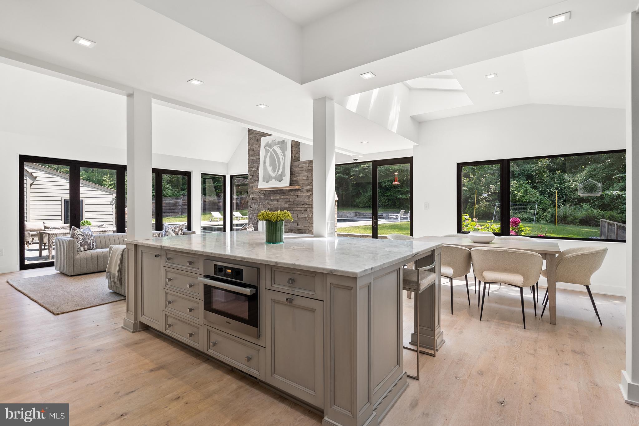 BRADLEY HILLS GROVE - Residential