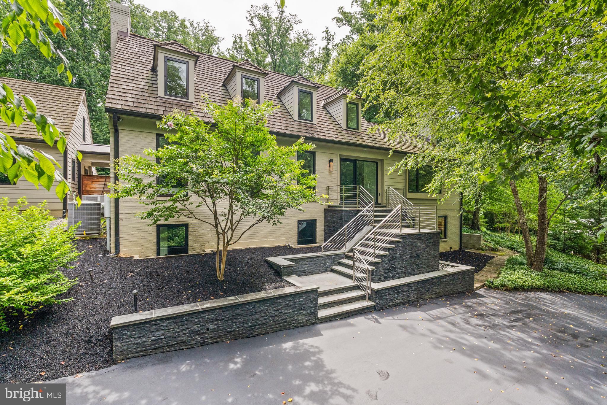 BRADLEY HILLS GROVE - Residential