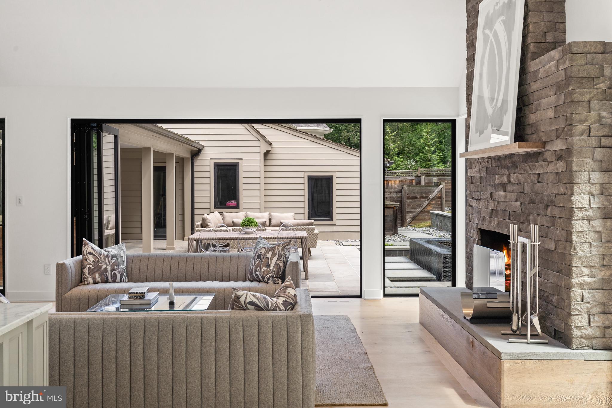 BRADLEY HILLS GROVE - Residential