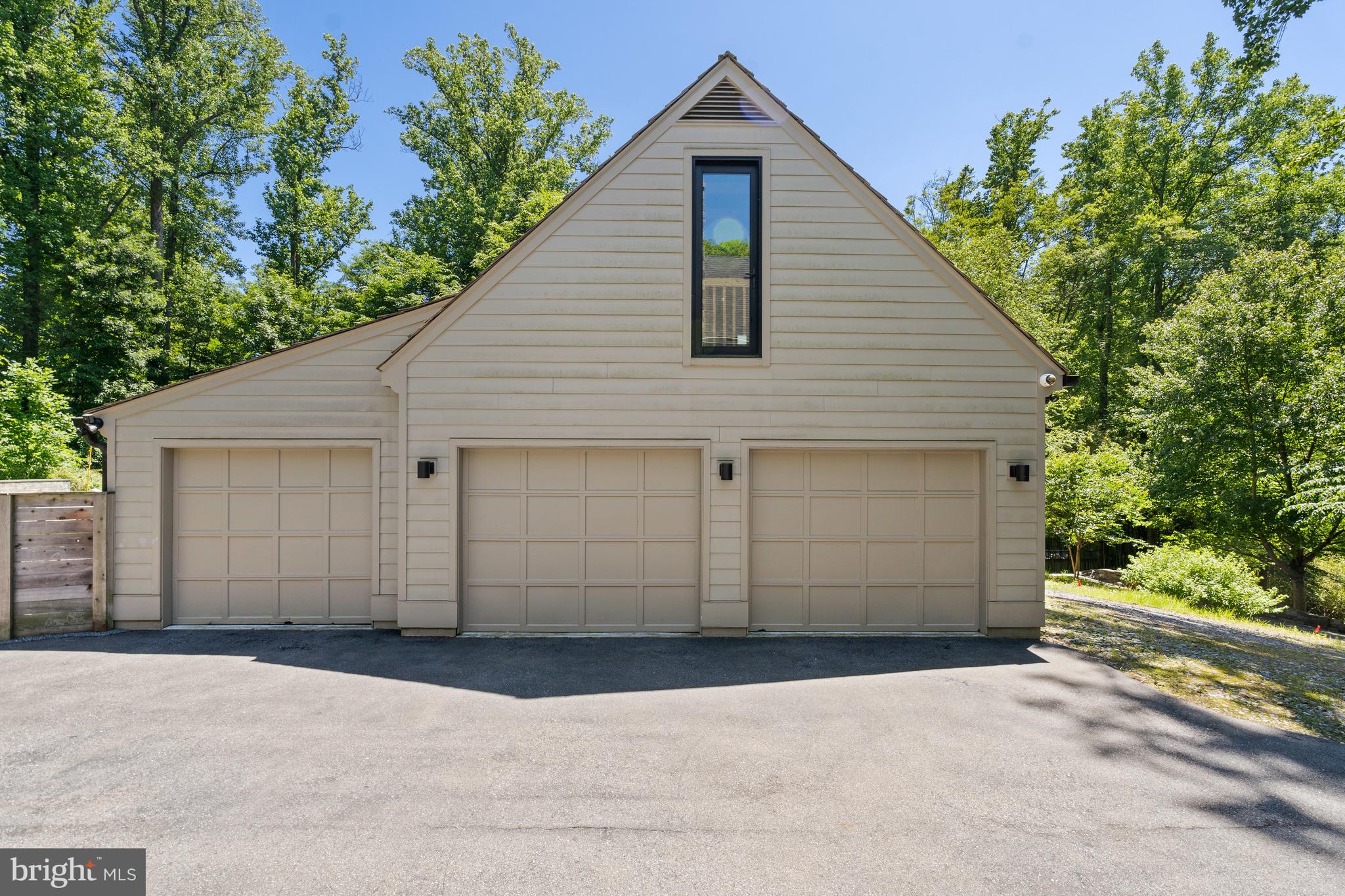 BRADLEY HILLS GROVE - Residential