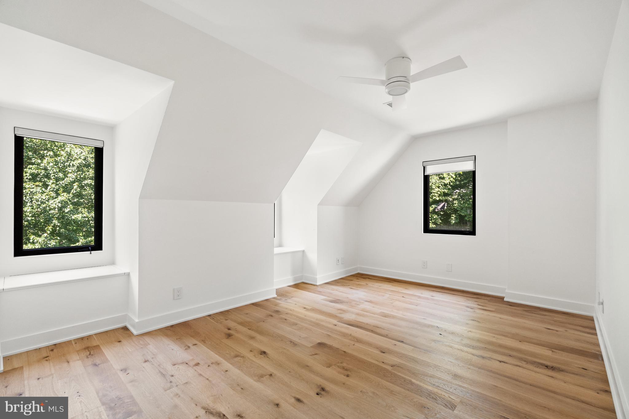 BRADLEY HILLS GROVE - Residential