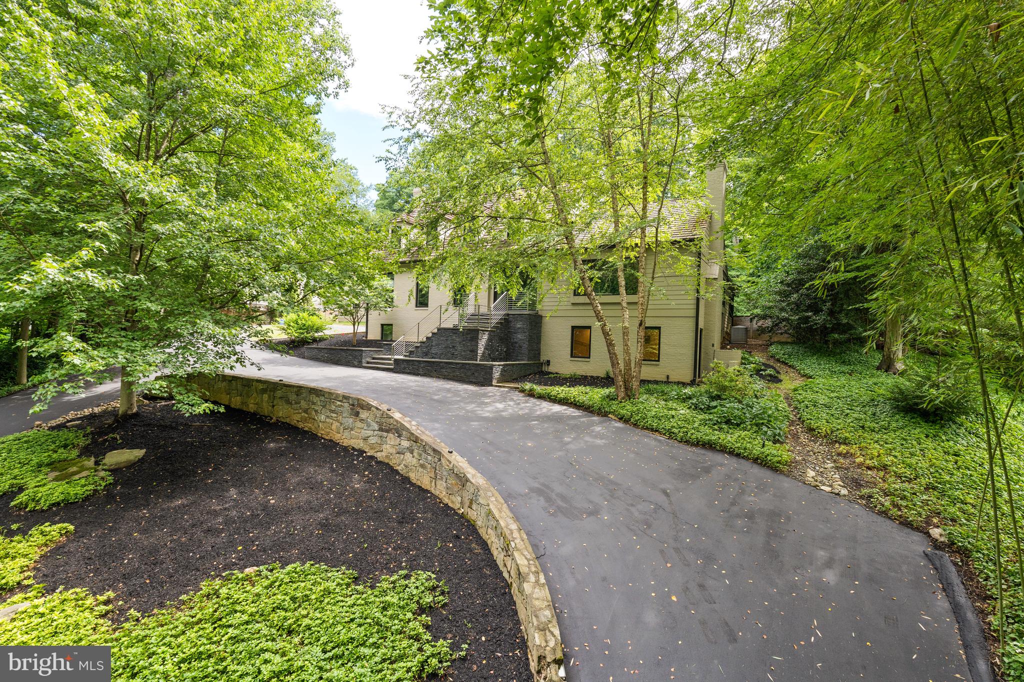 BRADLEY HILLS GROVE - Residential