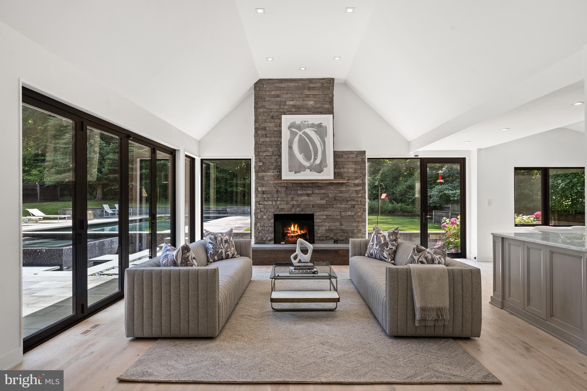 BRADLEY HILLS GROVE - Residential