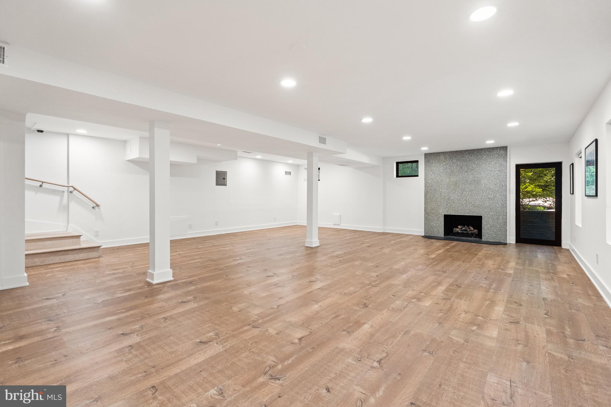 BRADLEY HILLS GROVE - Residential