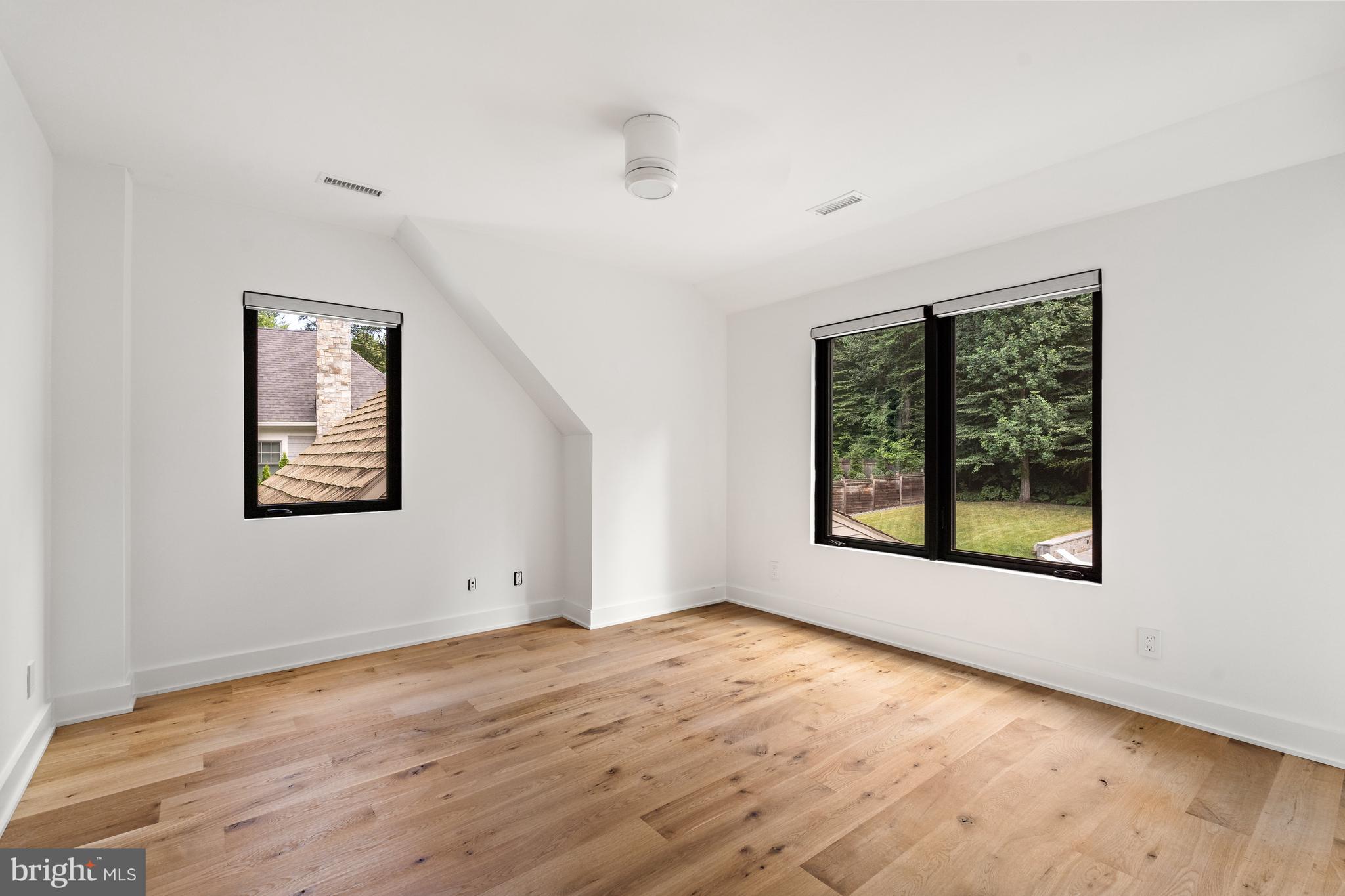 BRADLEY HILLS GROVE - Residential