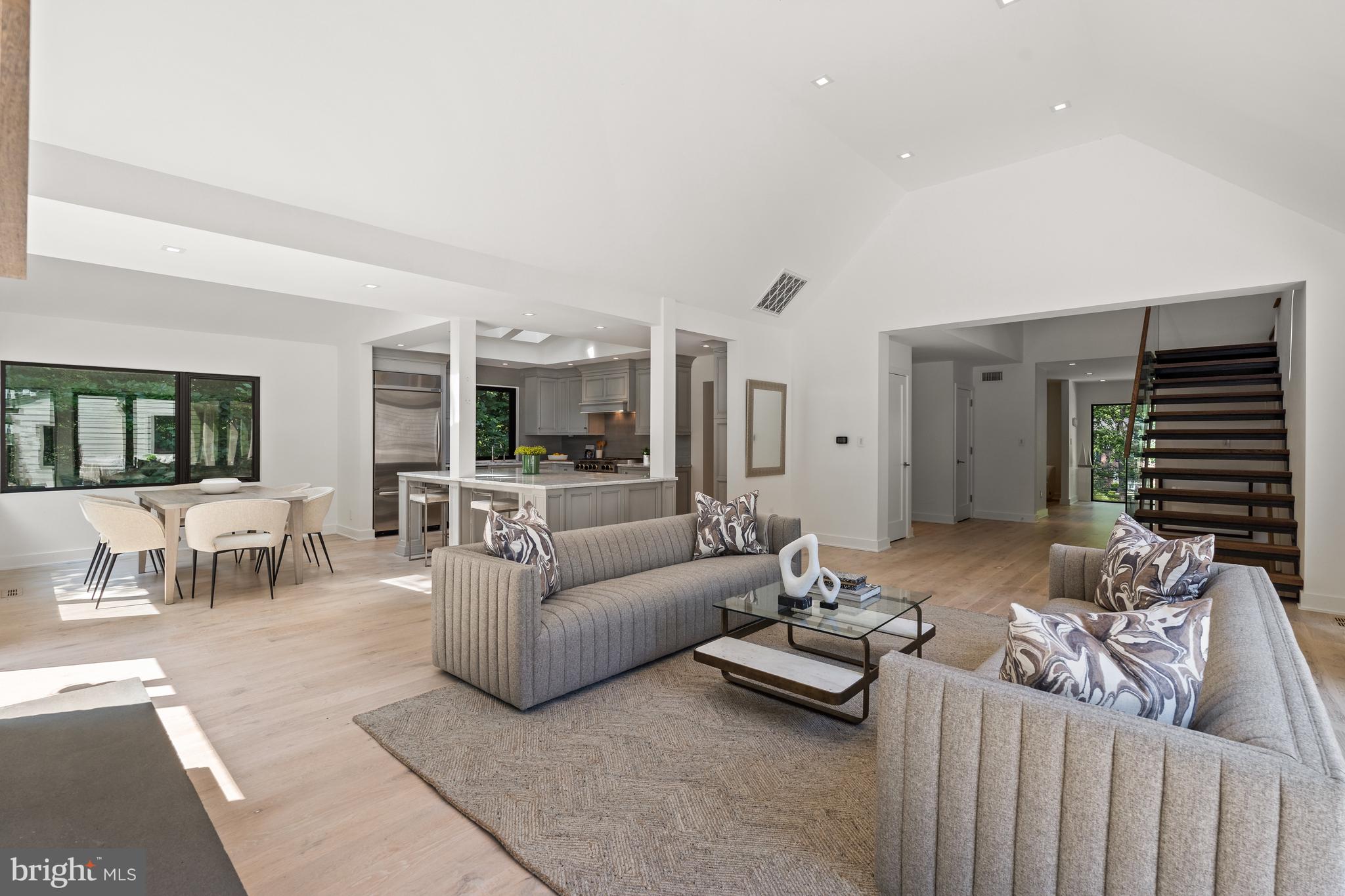 BRADLEY HILLS GROVE - Residential