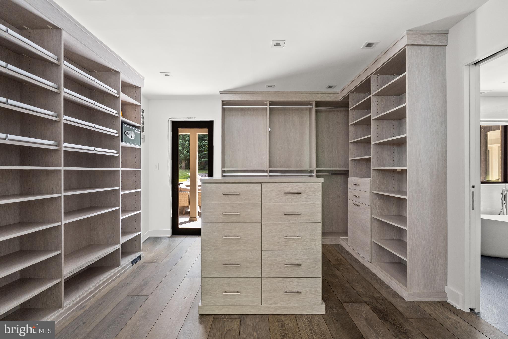 BRADLEY HILLS GROVE - Residential