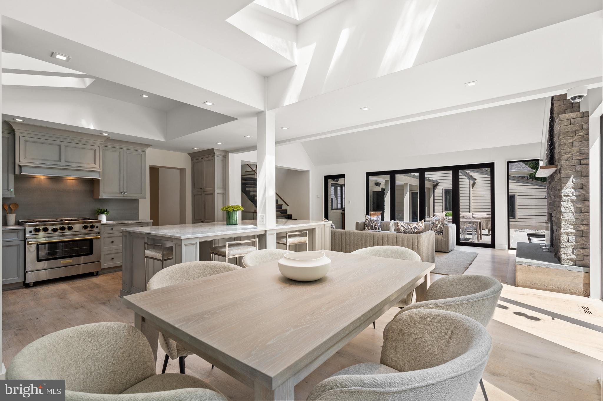 BRADLEY HILLS GROVE - Residential