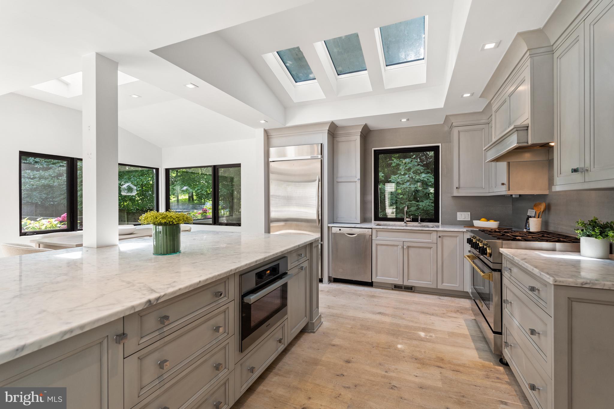 BRADLEY HILLS GROVE - Residential