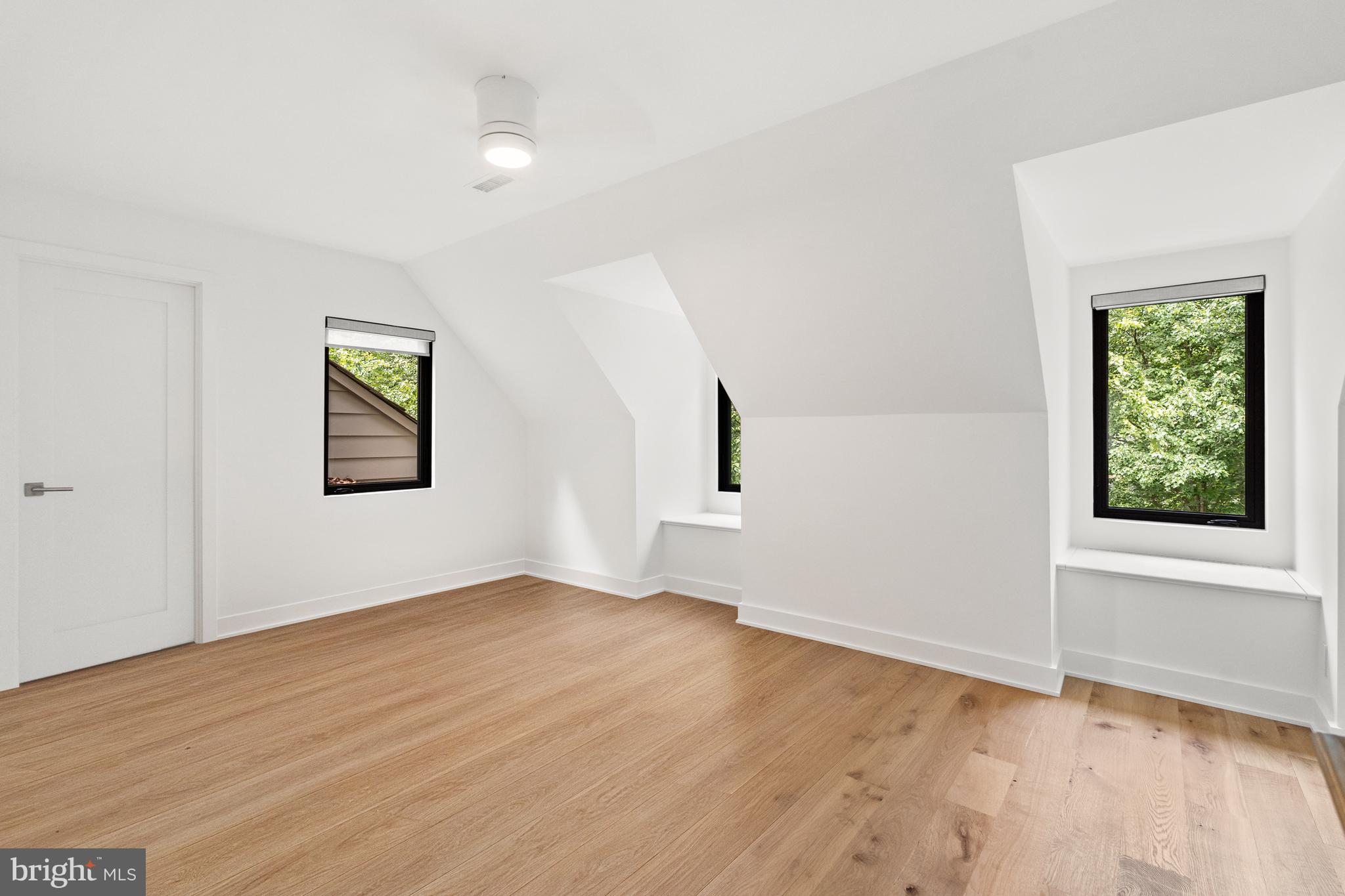 BRADLEY HILLS GROVE - Residential