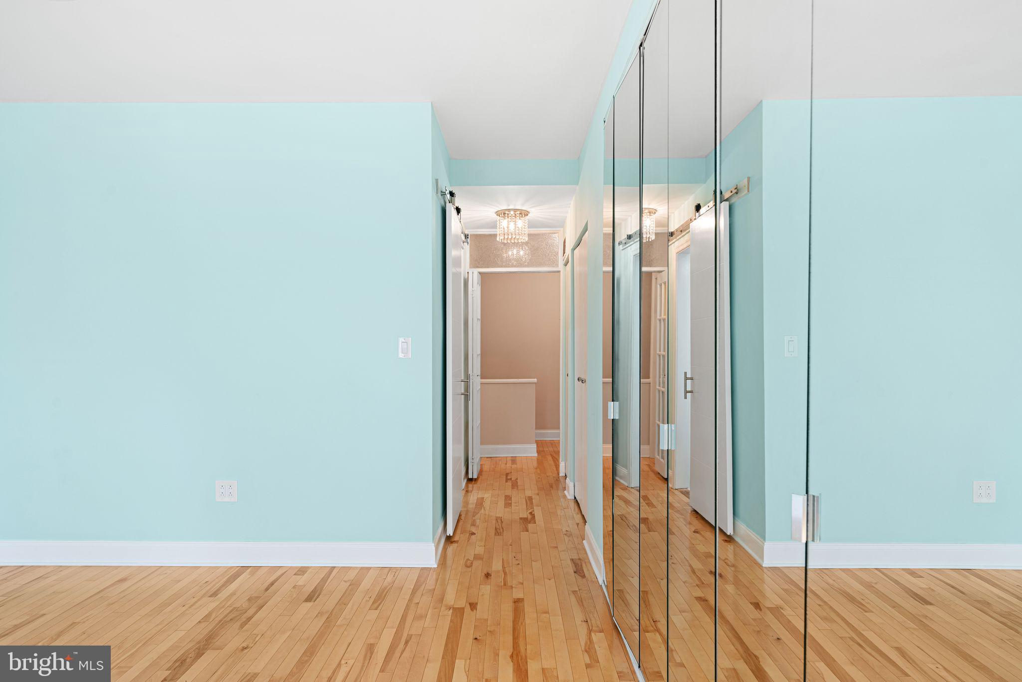 SOCIETY HILL - Residential