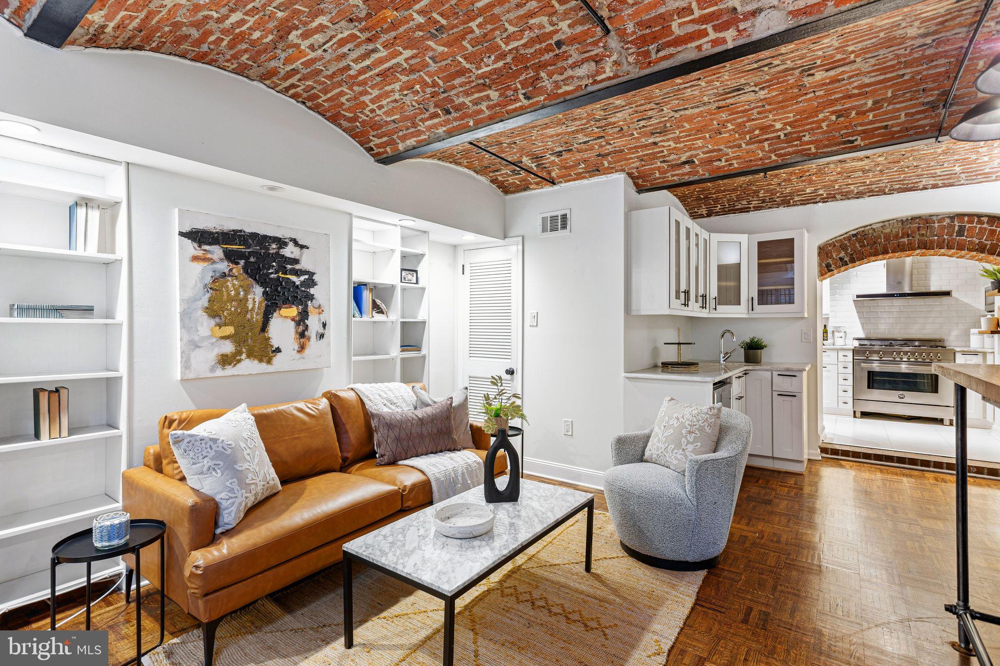 SOCIETY HILL - Residential