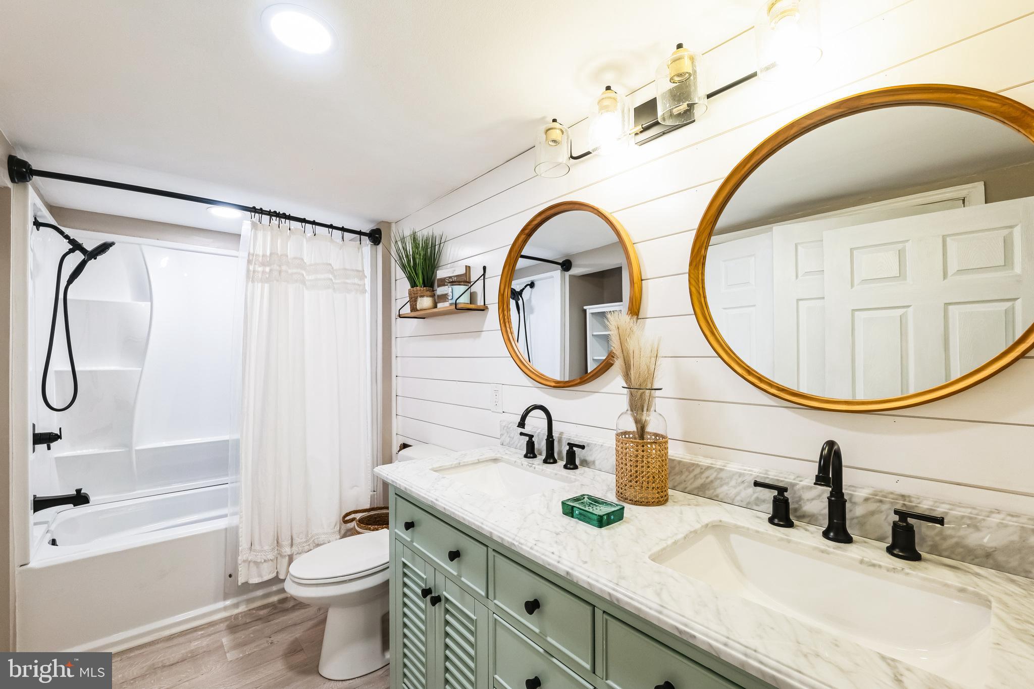 BOWLEYS QUARTERS - Residential