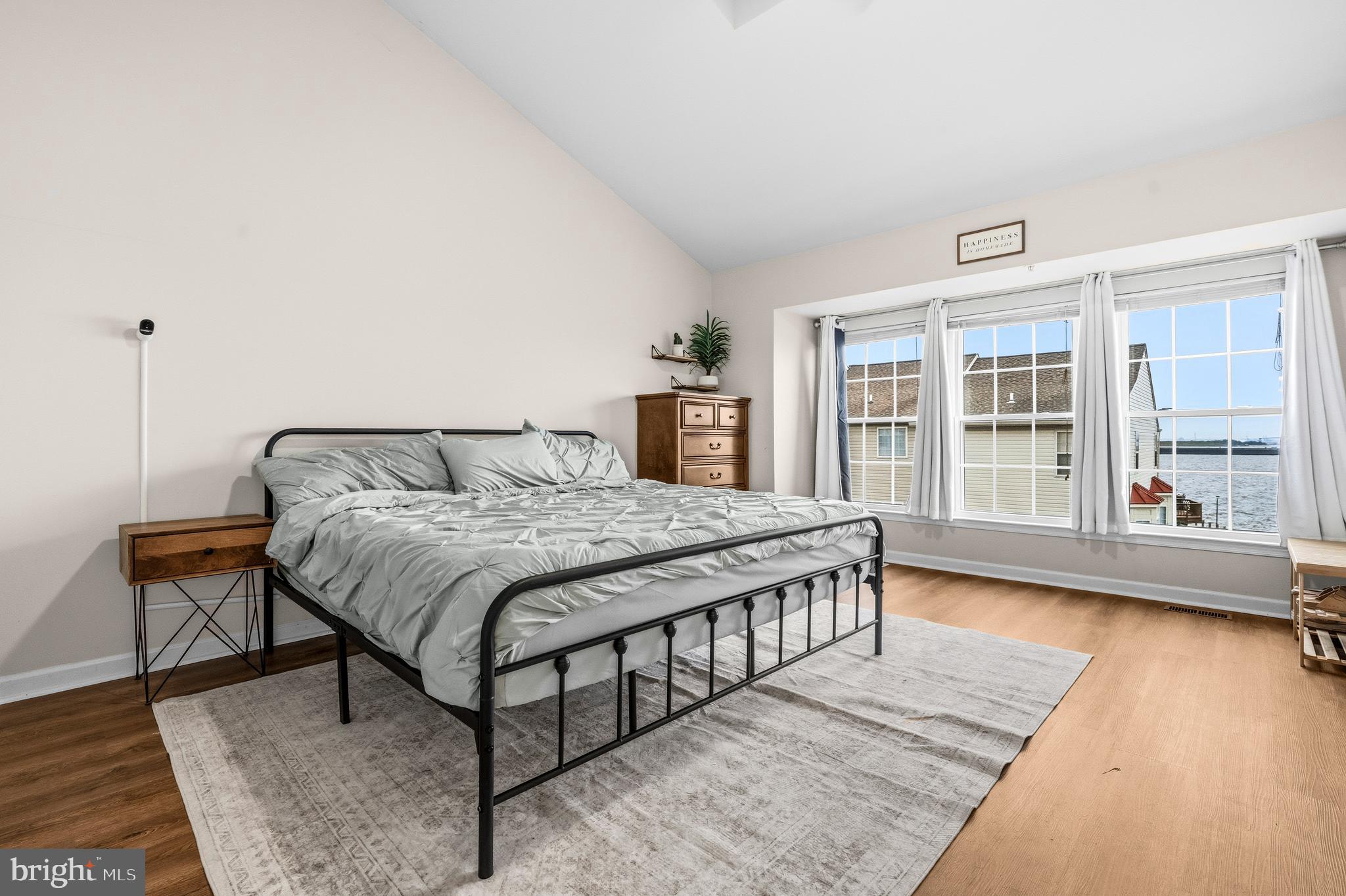 STONEY BEACH - Residential